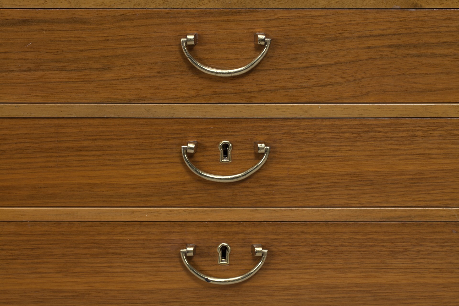 Chest of Drawers image 4