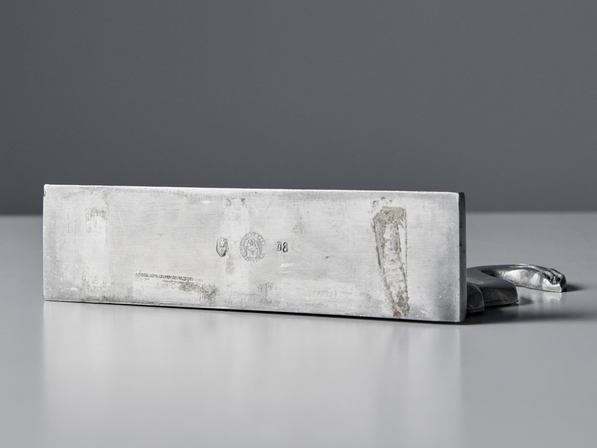 Bookend image 3