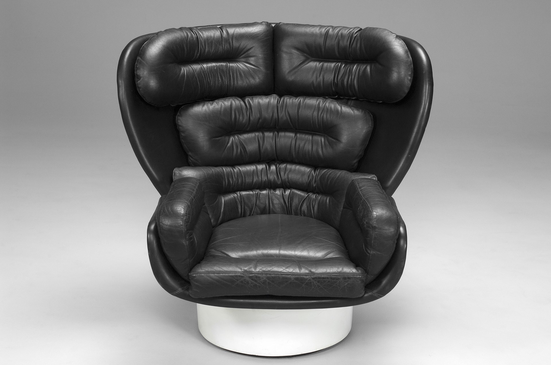 'Elda' Armchair image 2