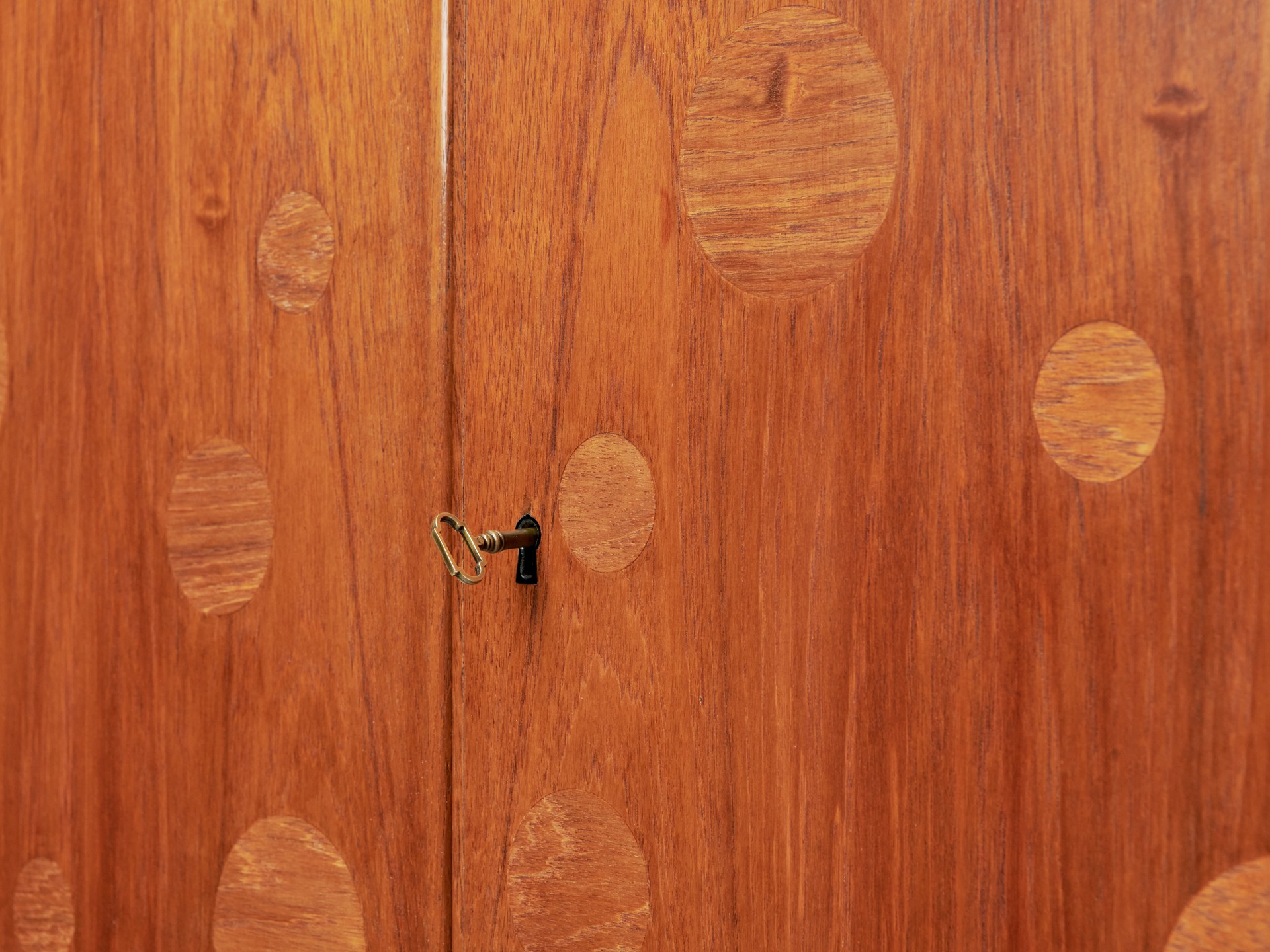 Bar Cabinet image 8