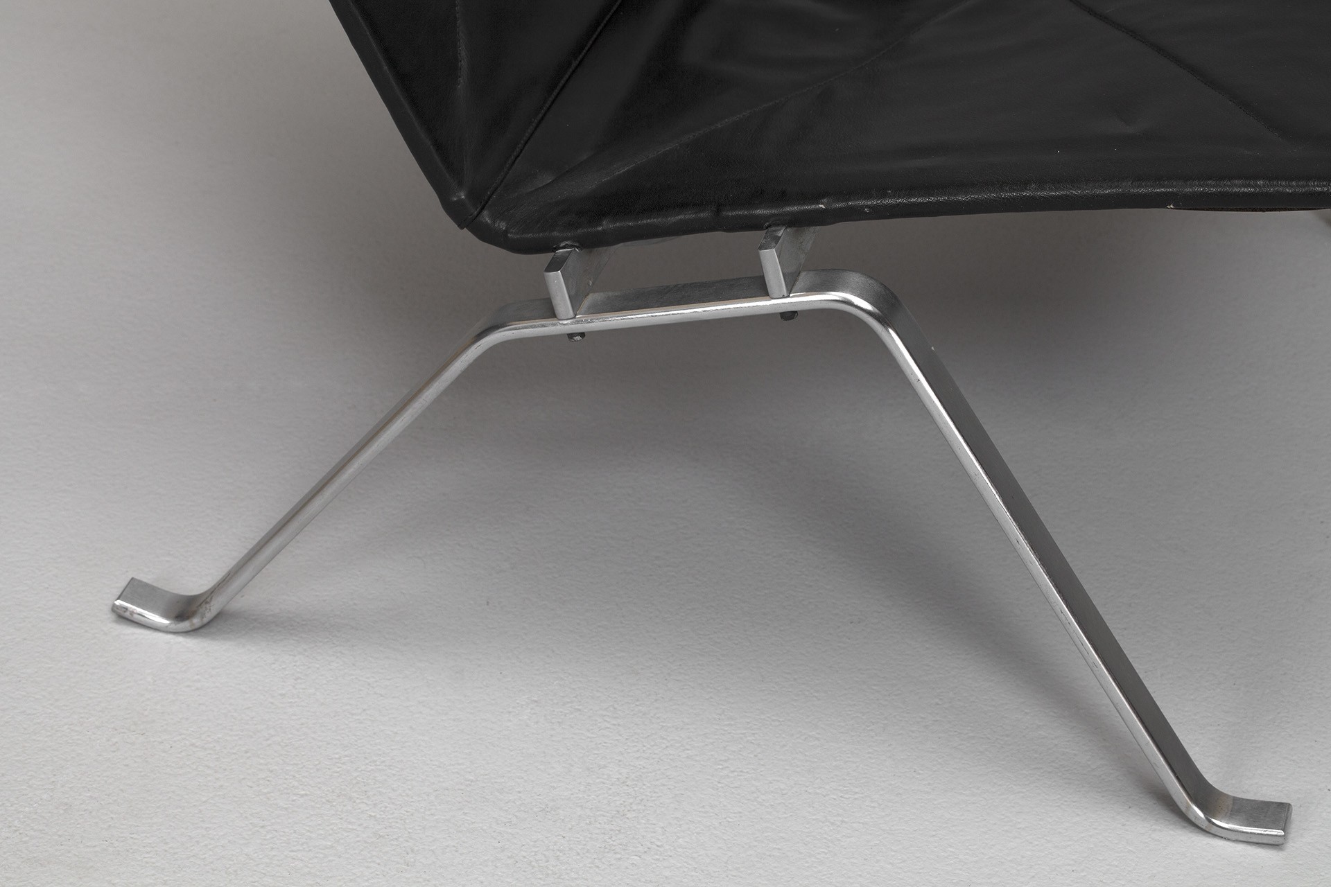 Pair of Easy Chairs PK22 image 5