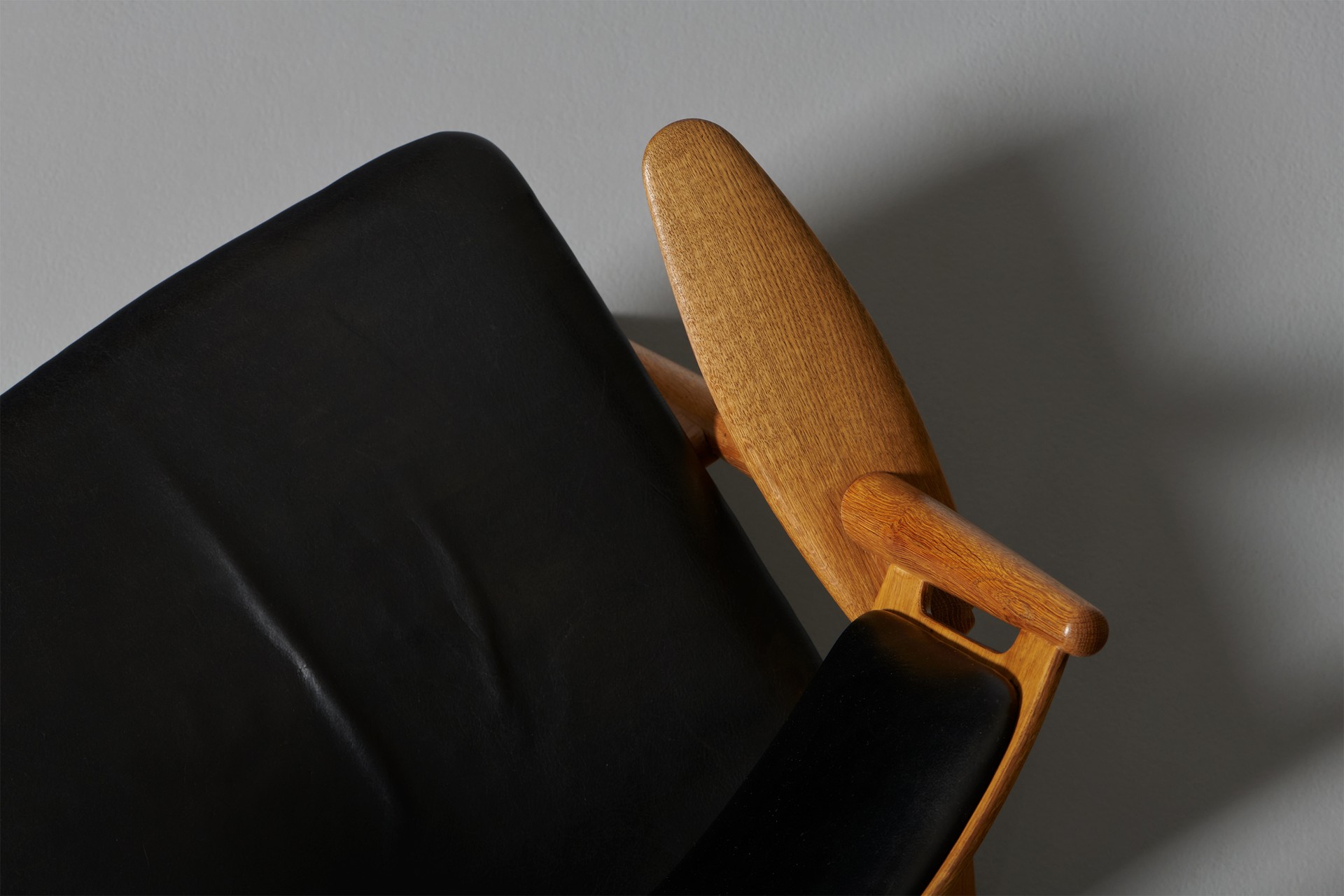 Pair of 'Sawbuck' Armchairs, Model no. CH28 image 5