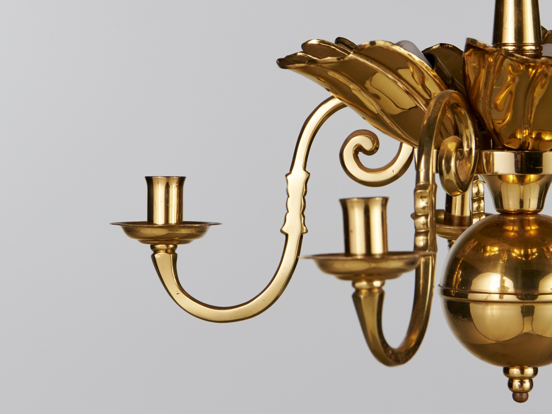 Chandelier image 4