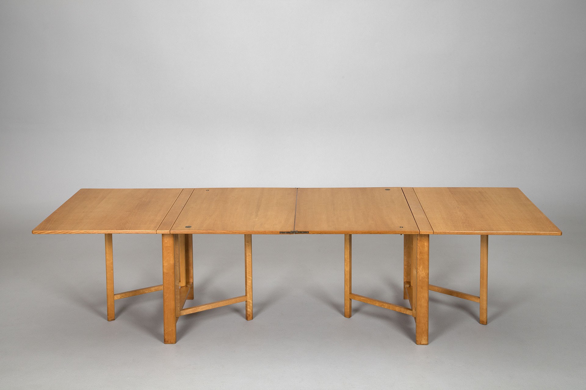 Early 'Maria Flap' Table image 3