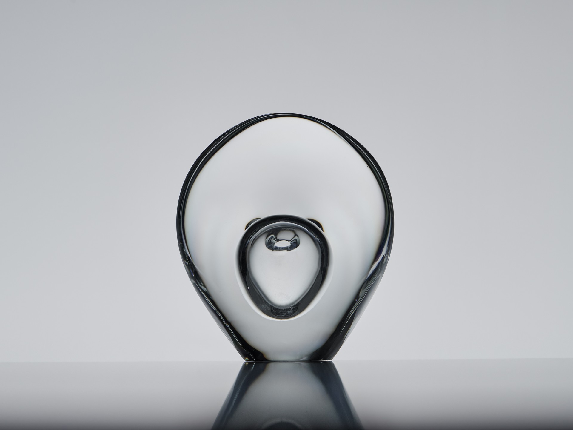 ¨Istuva Iintu¨ (Sitting Bird) Vase image 4