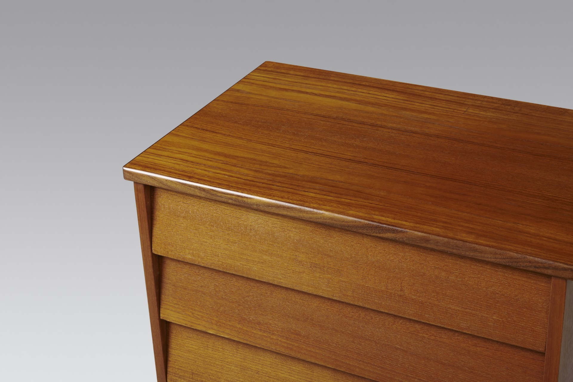 Pair of Chest of Drawers image 4