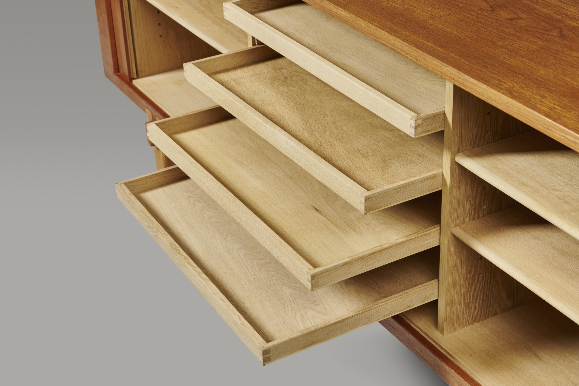 'Presidents' Sideboard image 7