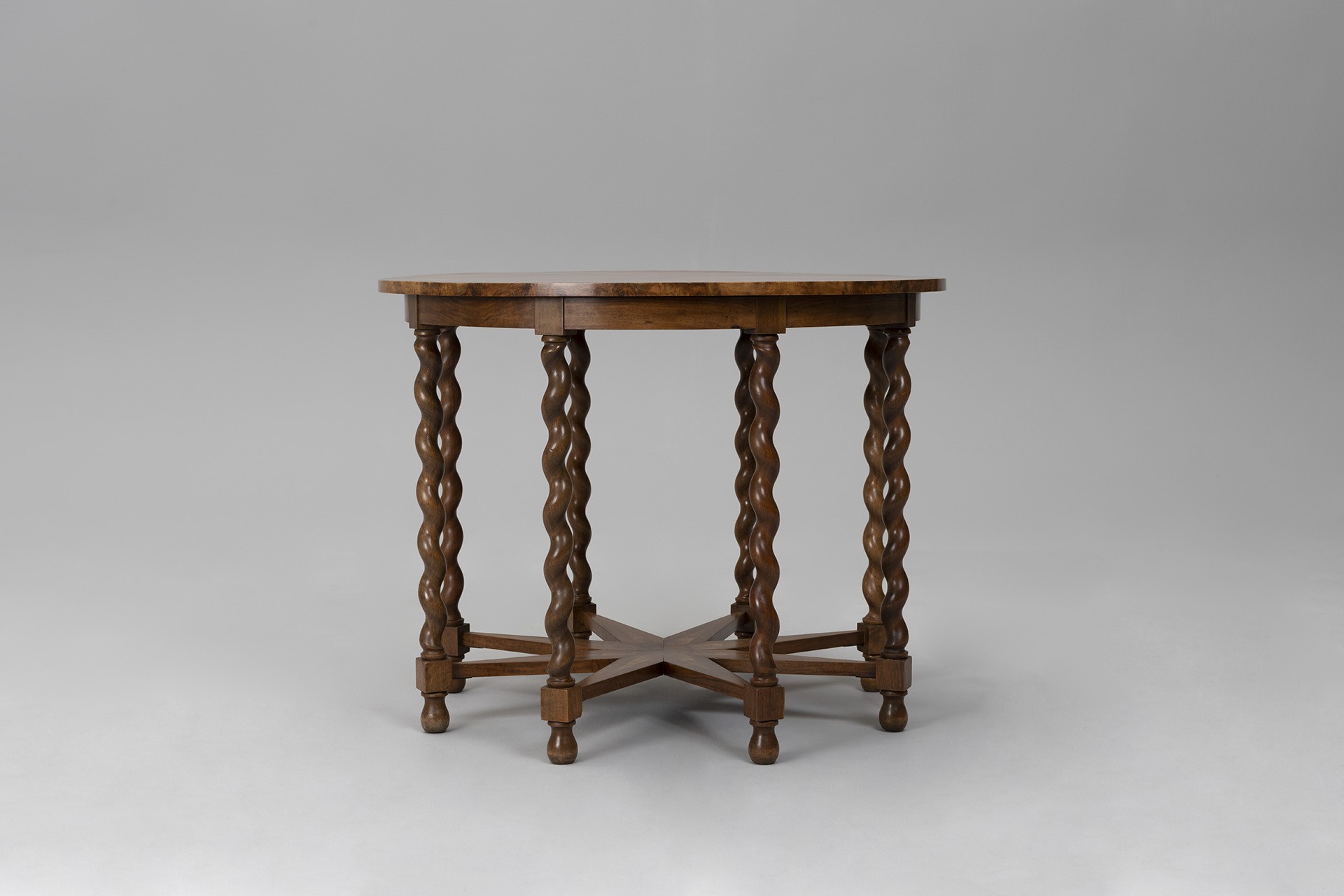 Unique Salon Table image 2