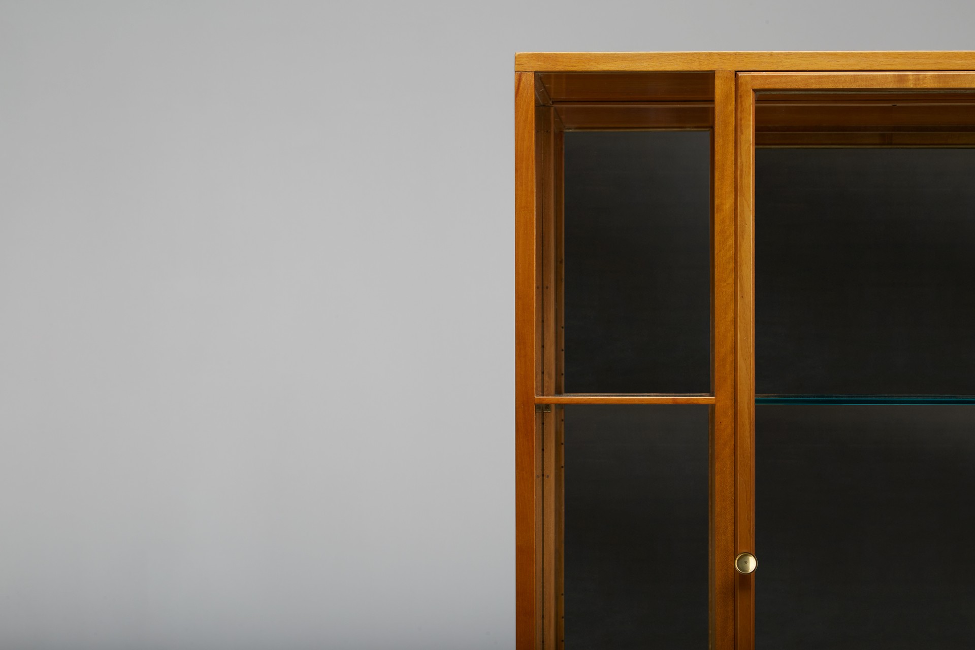 Cabinet Model no. 2077 image 3