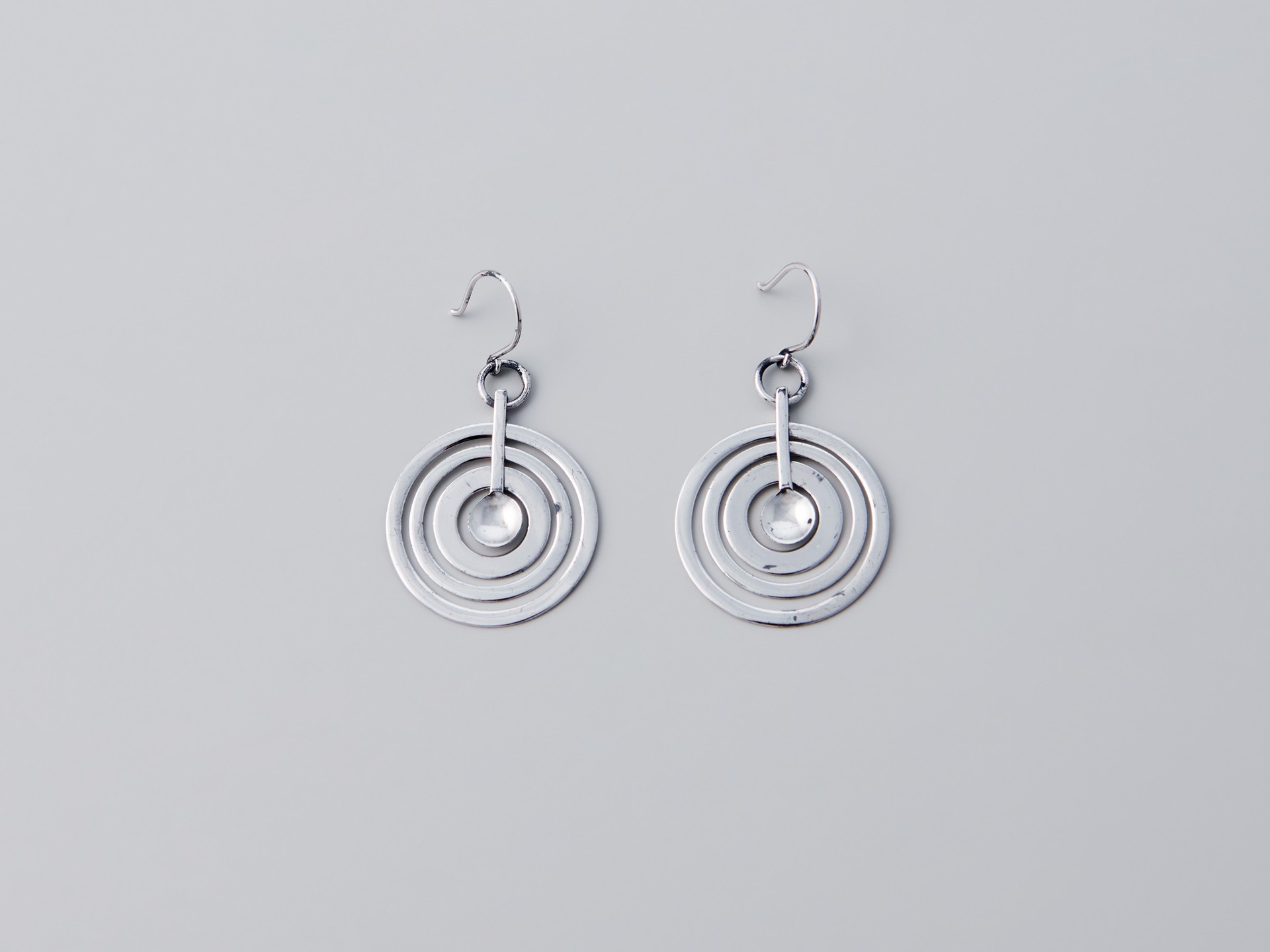 'Silver Moon' Necklace and Earrings image 8