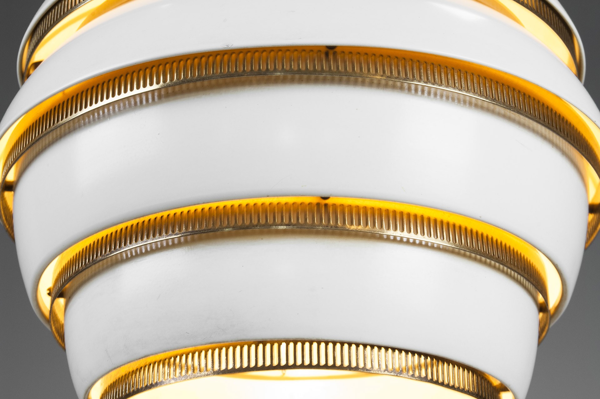 'Beehive' Lamp Model No. A331 image 4