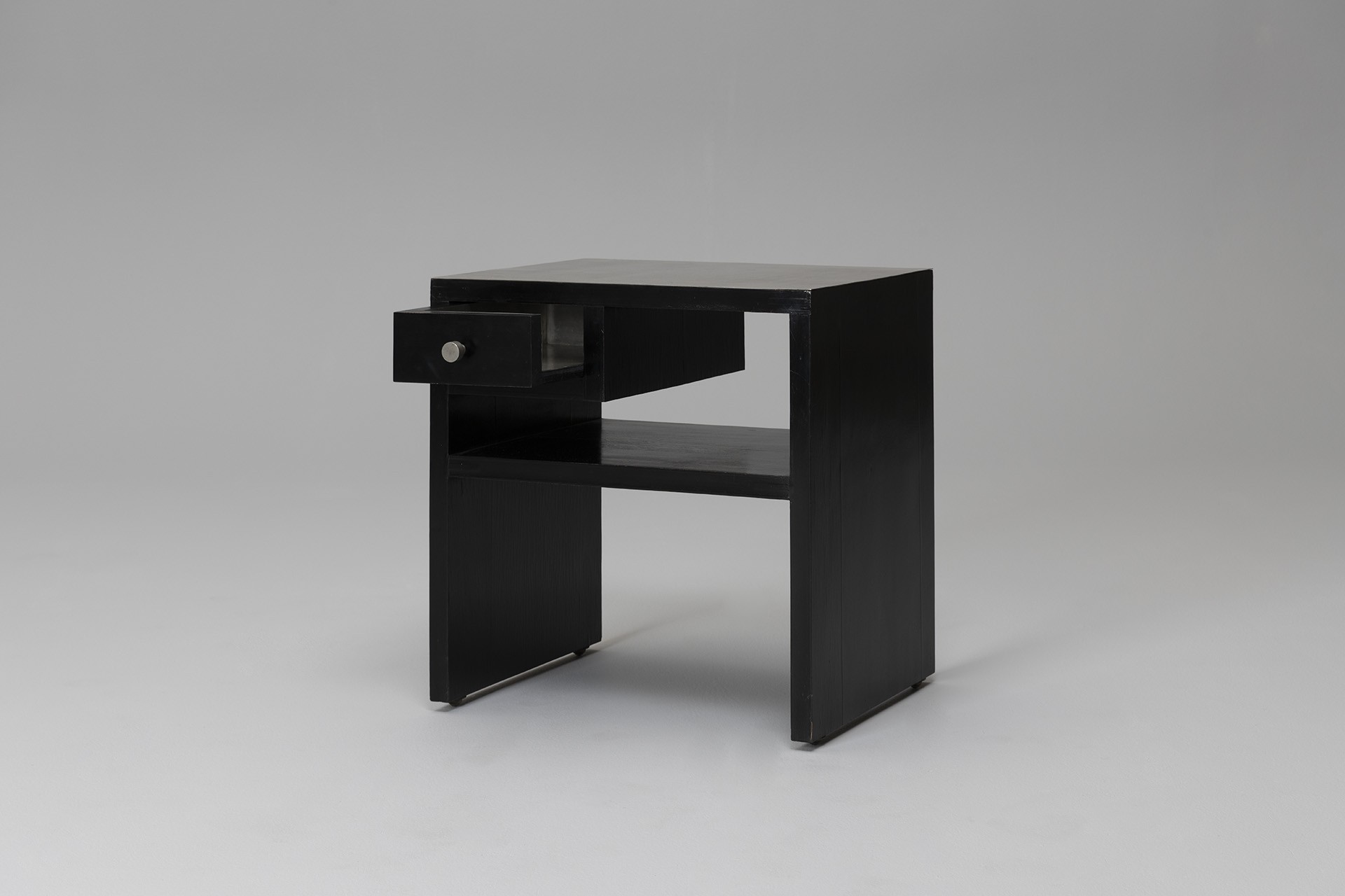 Rare Side Table, Model no. 128 image 3