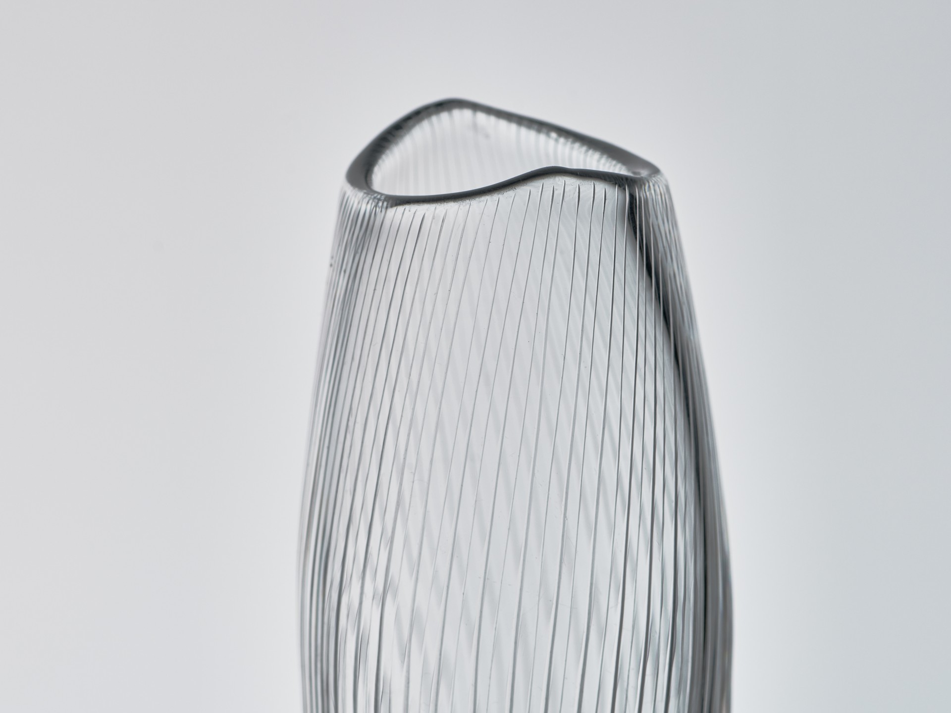 ¨Line Cut¨ Vase image 4