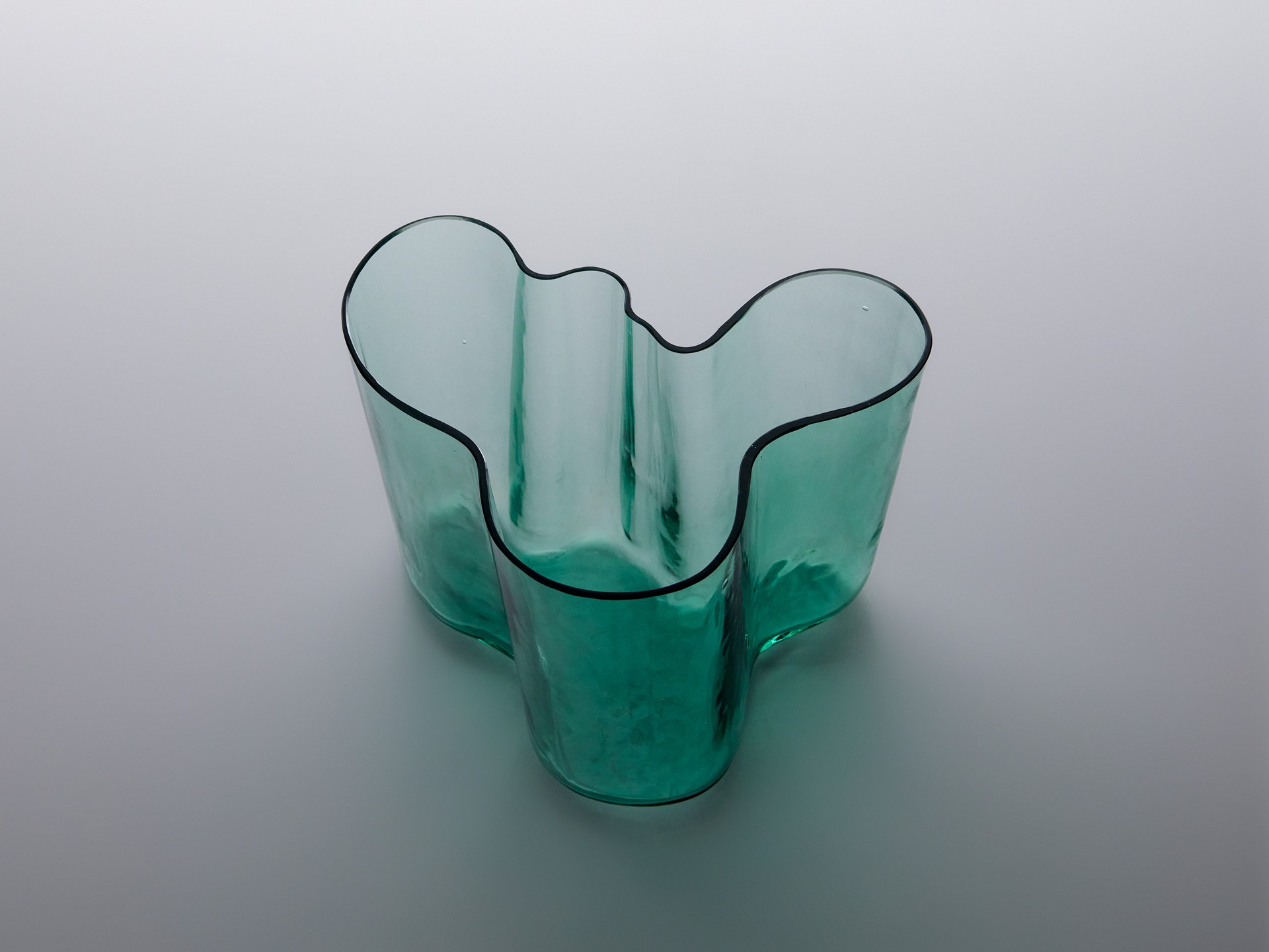 Early 'Savoy' Vase image 2