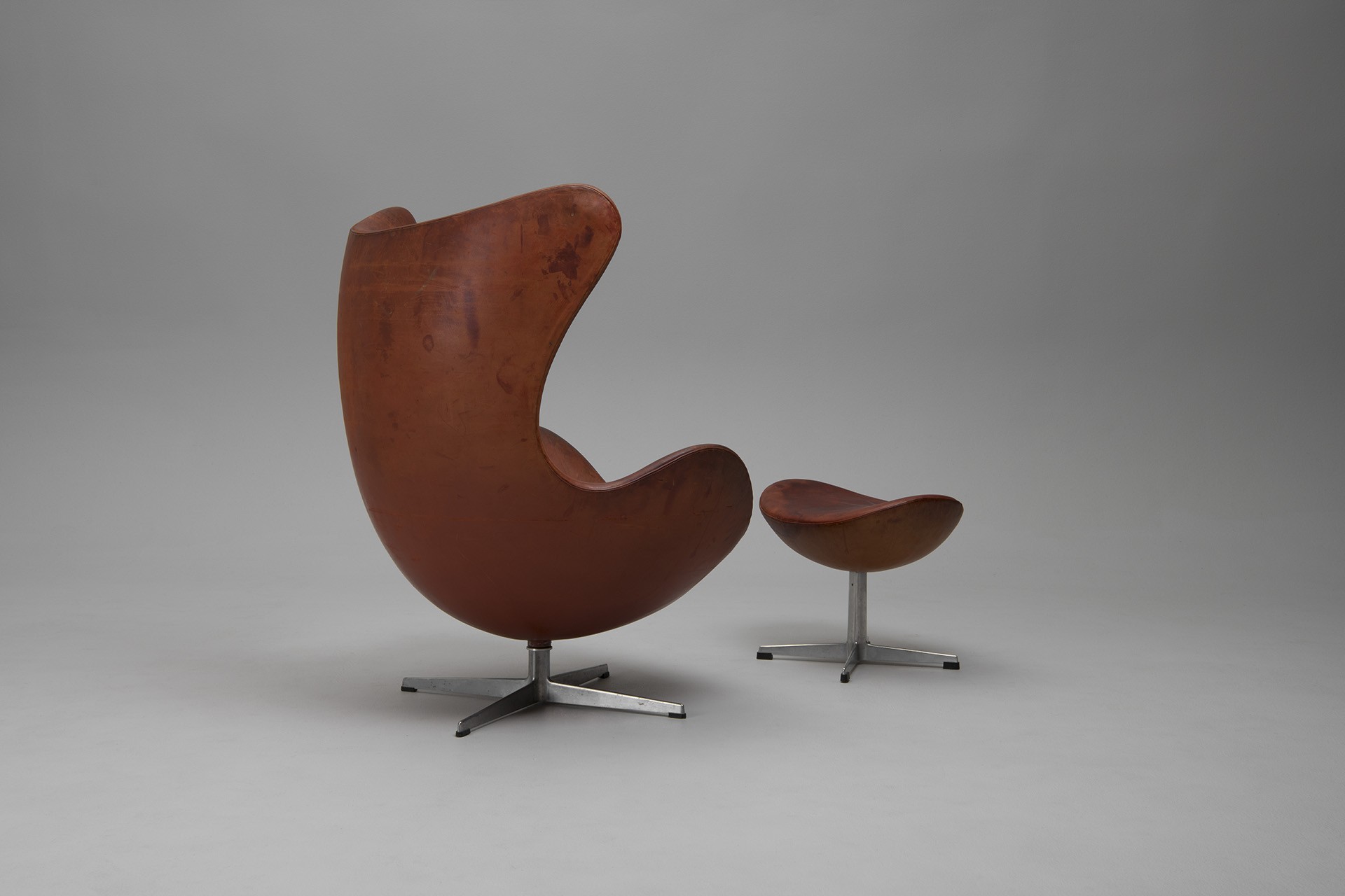 Egg Chair With Ottoman, Model nos 3316 and 3127 image 4