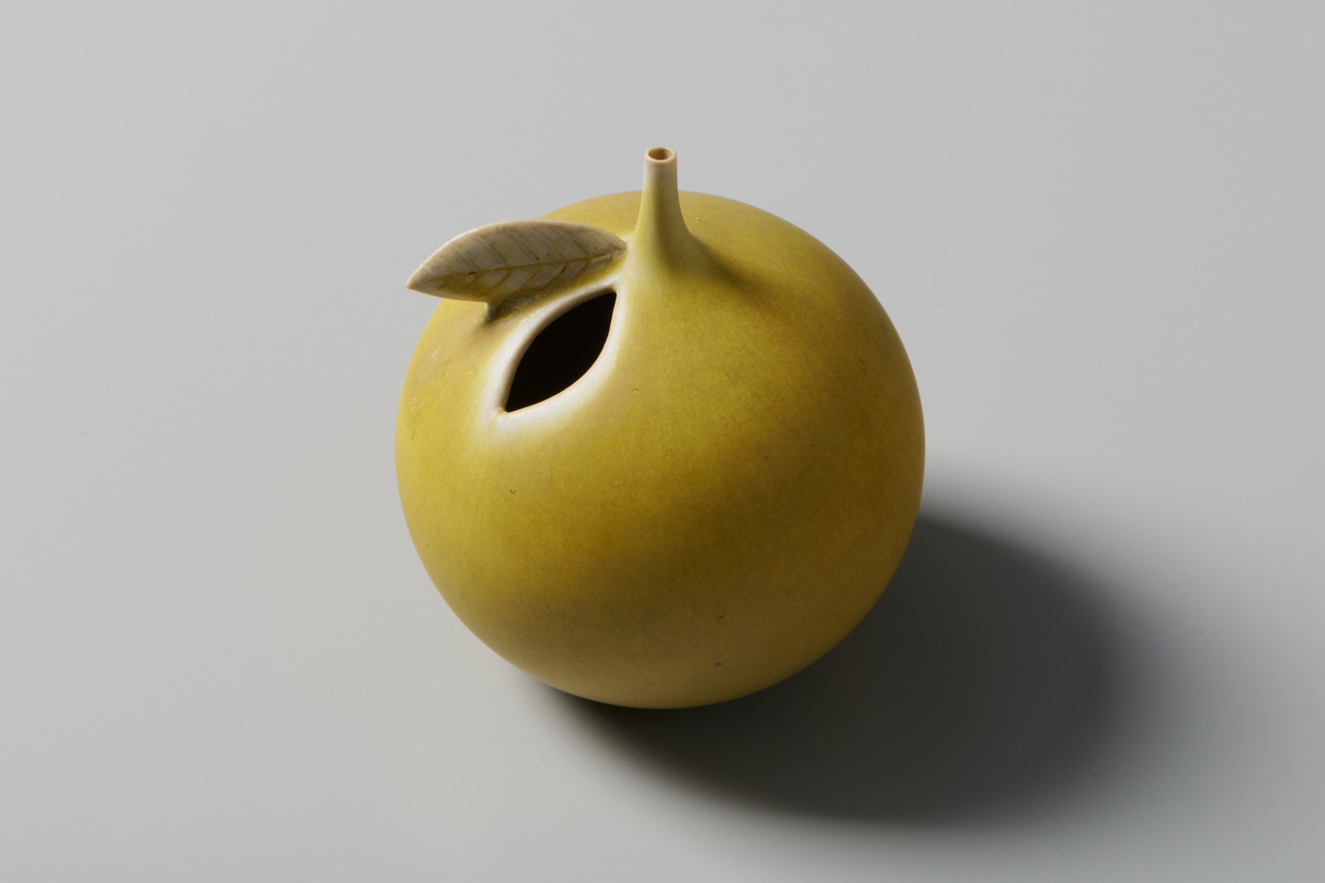 Apple Vase image 2