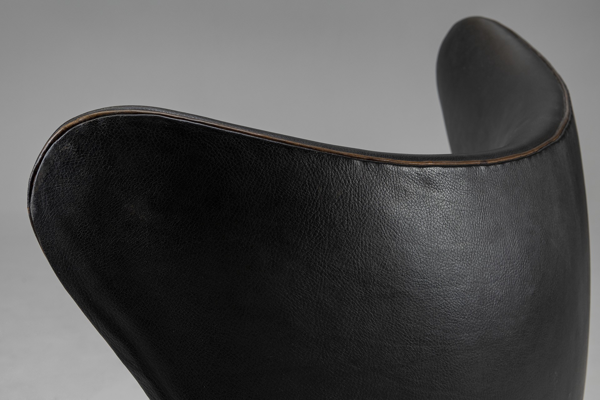 Egg Chair With Ottoman image 9