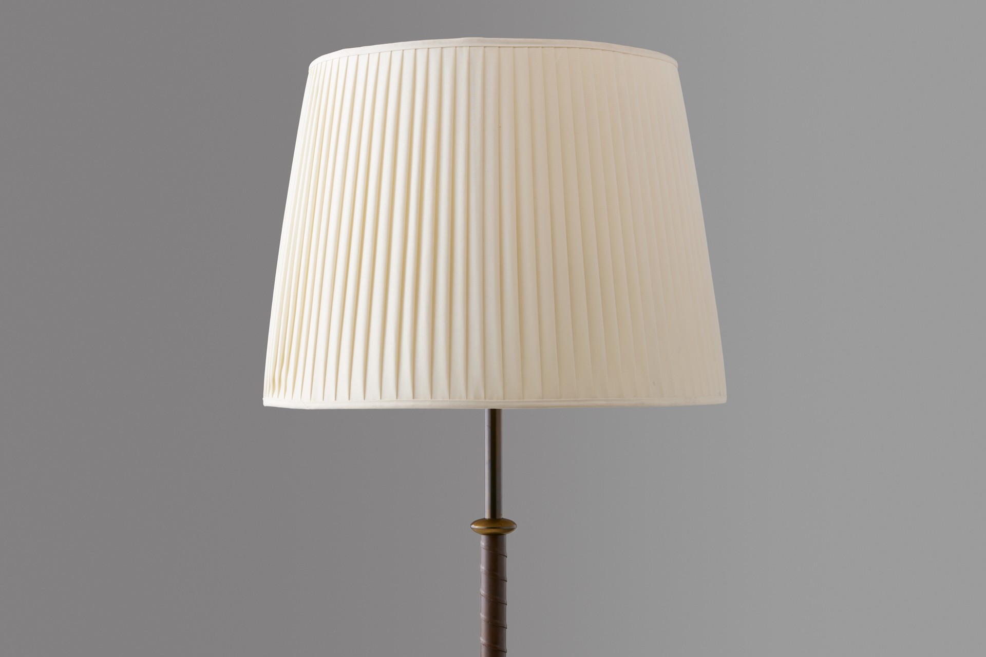 Pair of floor lamps image 4