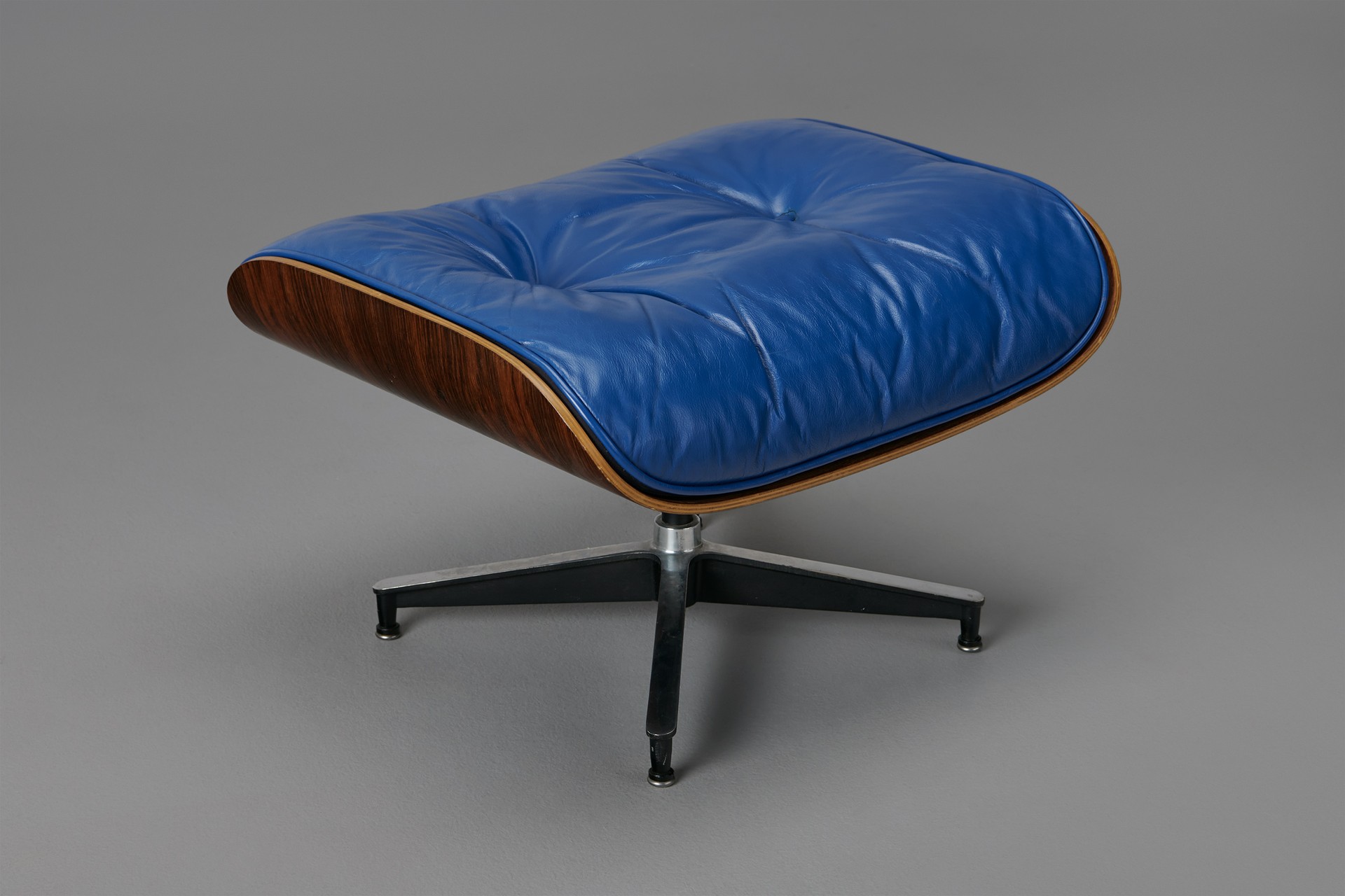 Lounge chair Model No. 670 & Ottoman Model No. 671 image 5