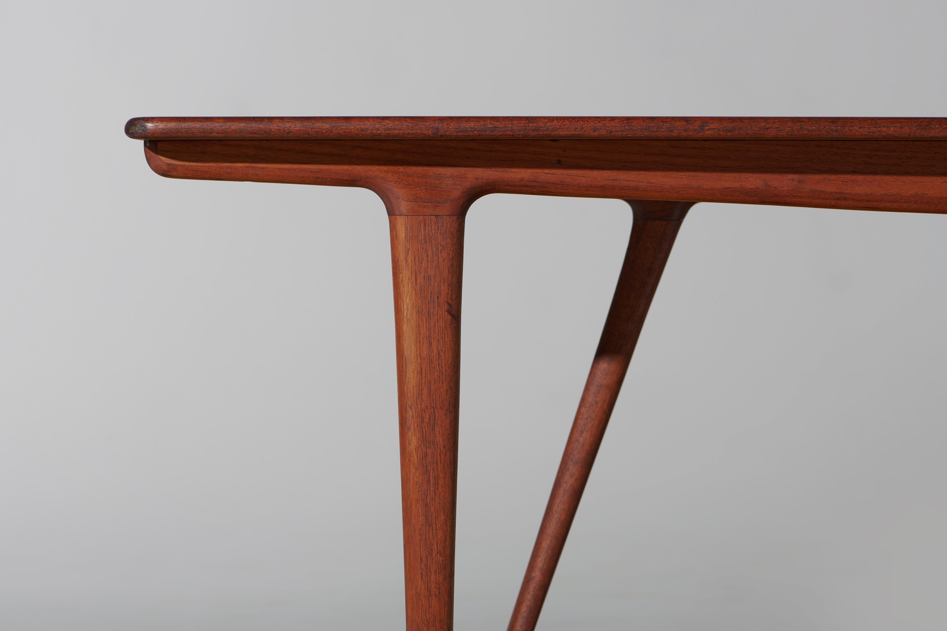Desk / Table image 4