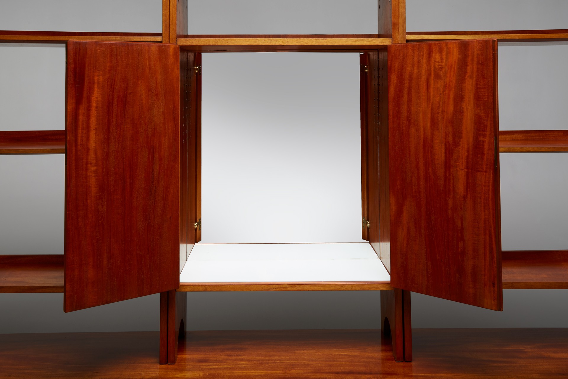 Bookshelf, Model no. 1142 image 3