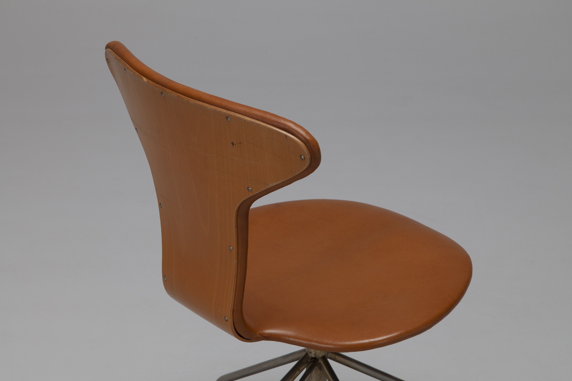 'Mosquito' Adjustable Swivel Chair image 4