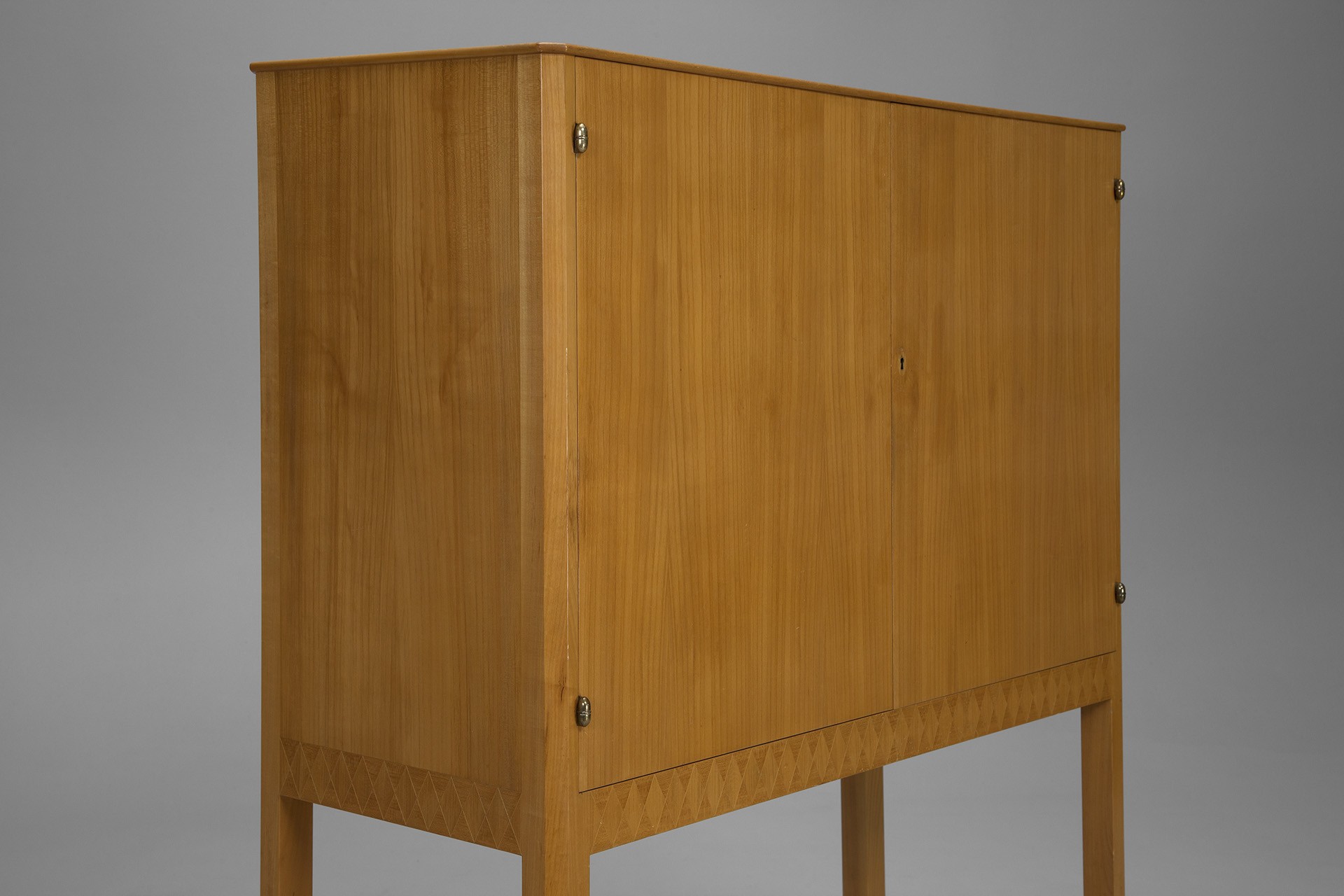 Cabinet image 5