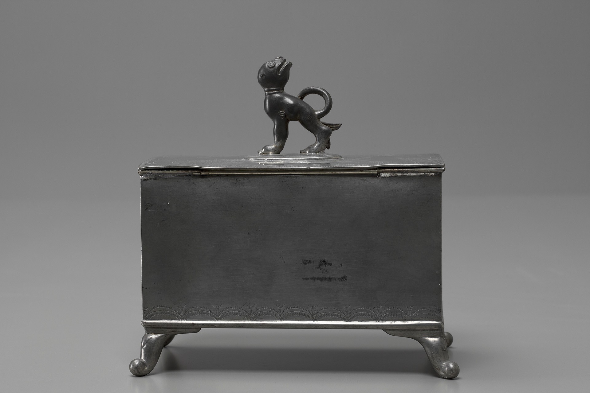 Pewter Box with Lid image 4