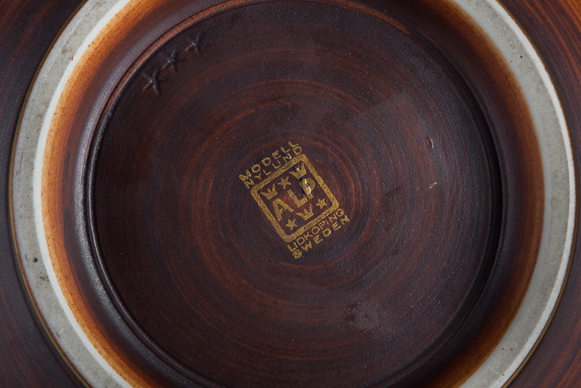 Ceramic vase image 3