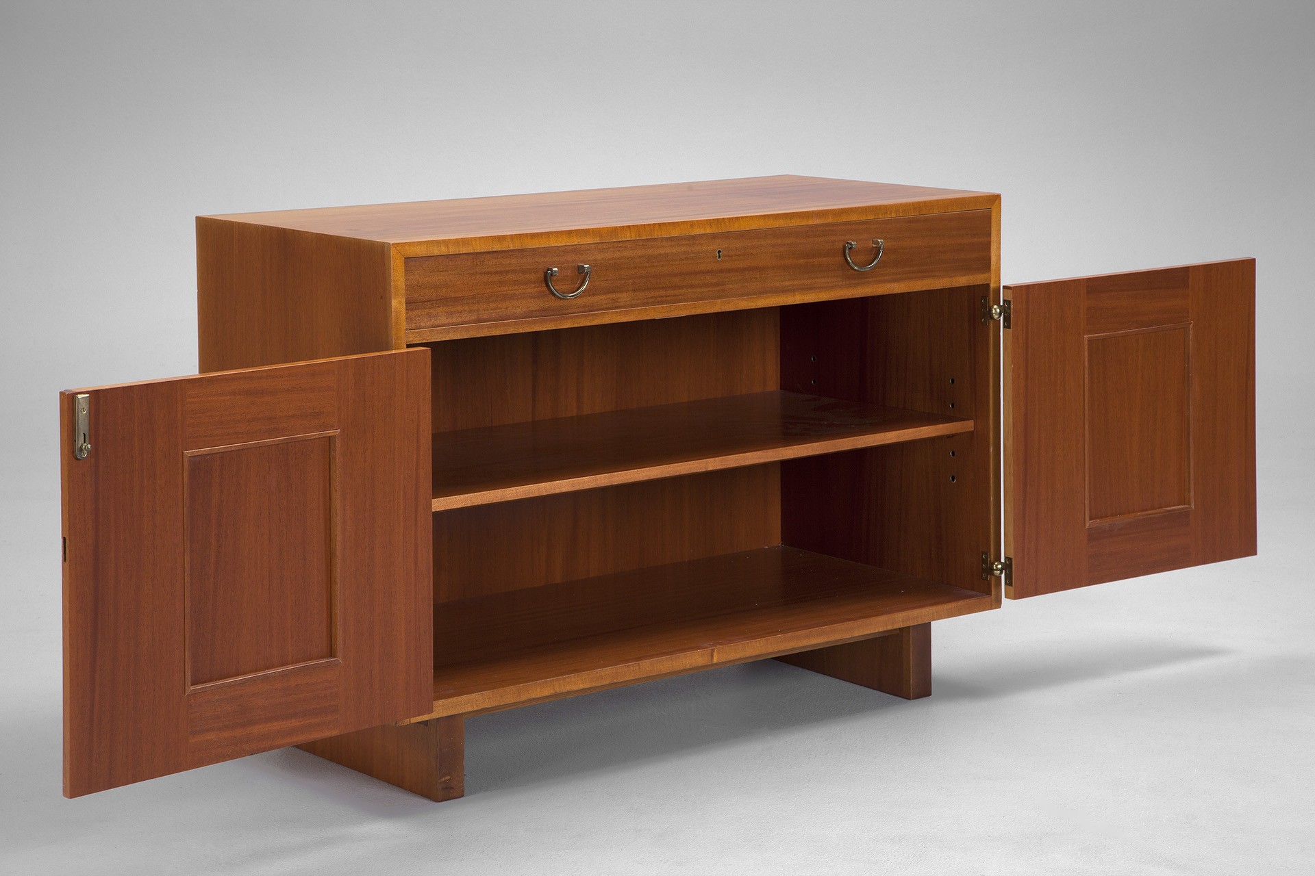 Cabinet image 3