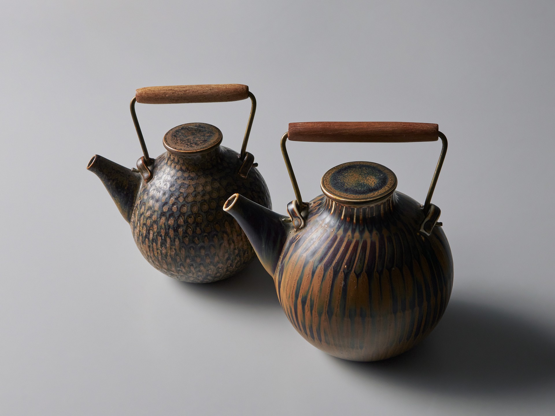 Pair of Teapots image 5
