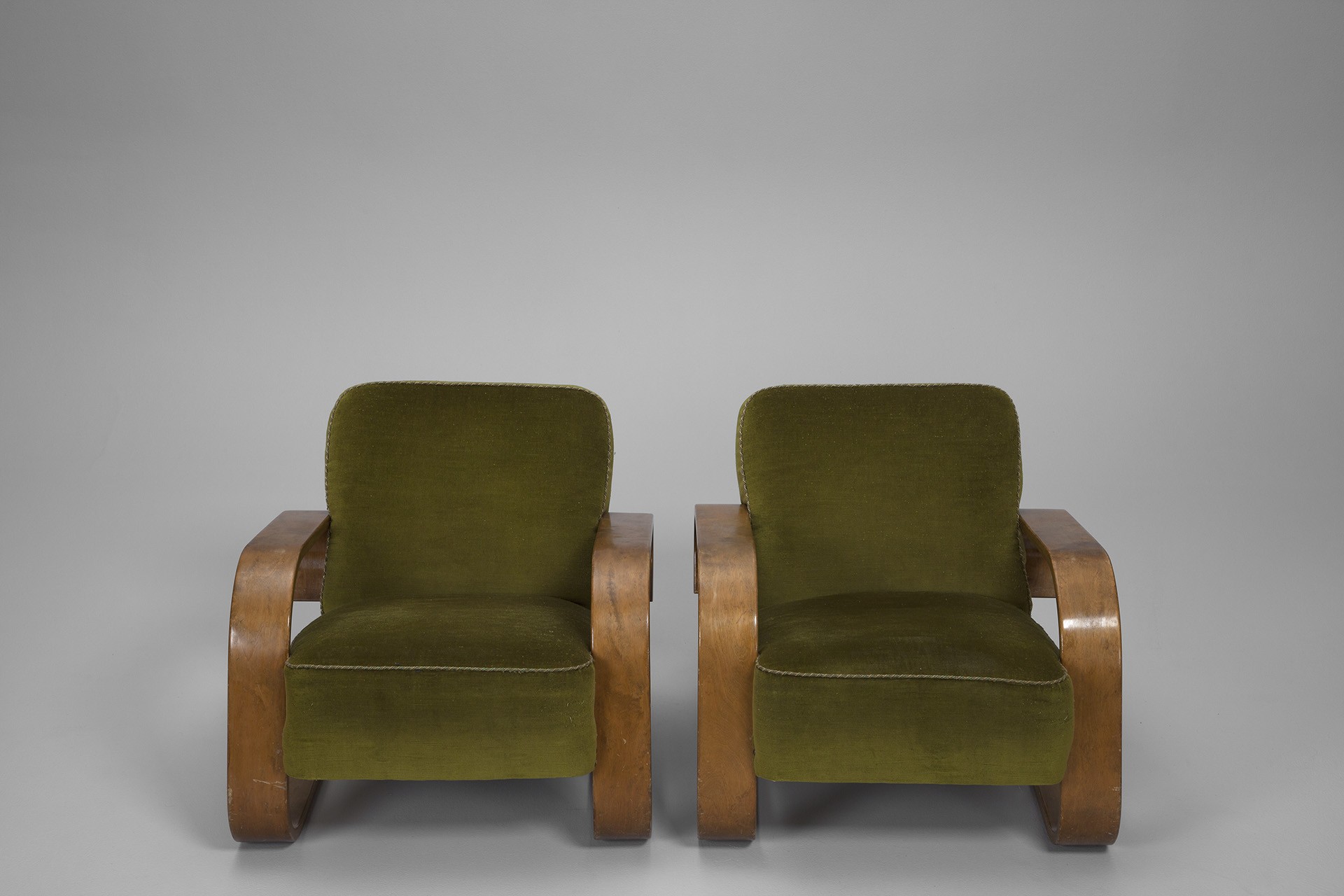 Pair of Tank Chairs Model no. 400 image 2