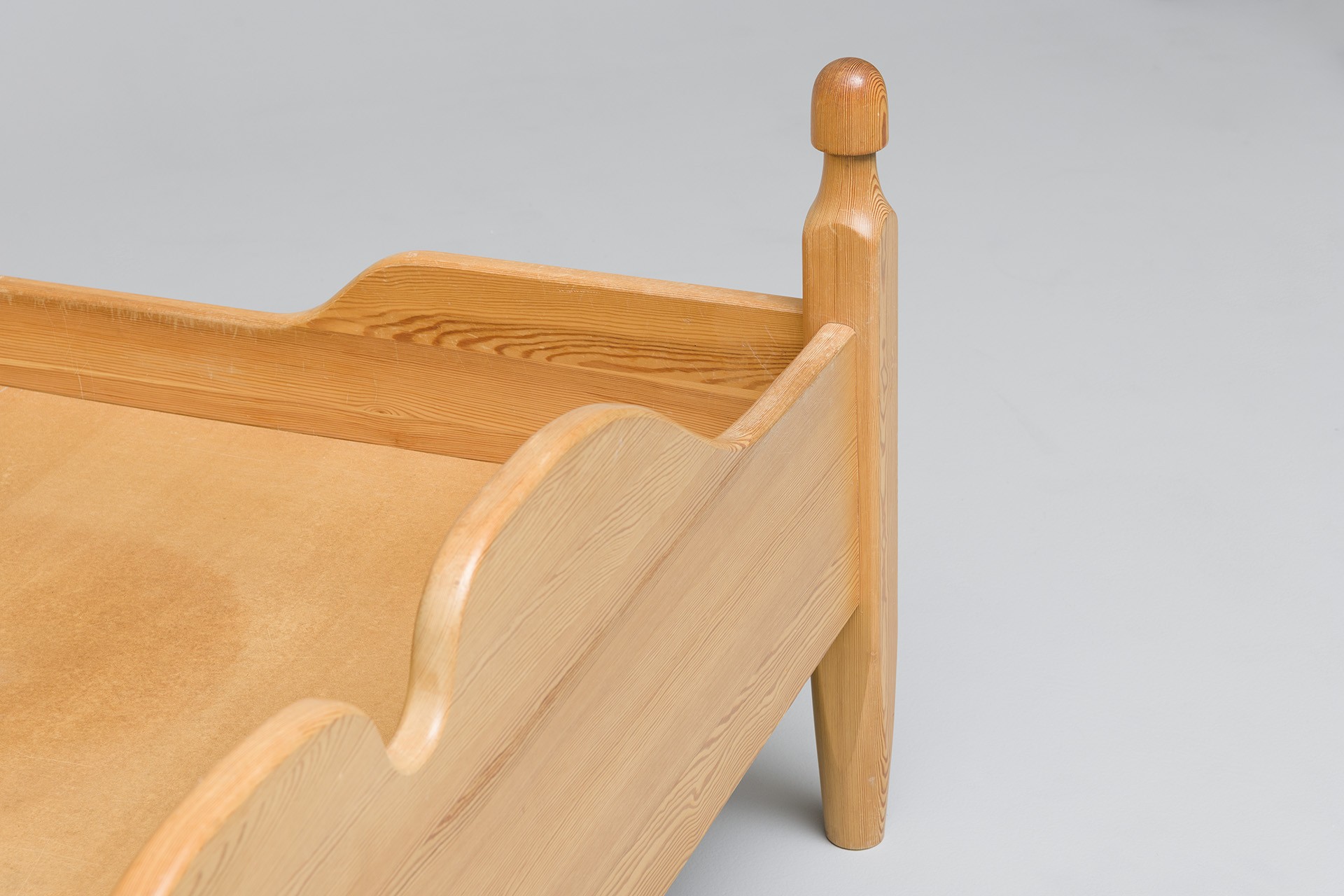 Bed with Adjustable Mirror image 5