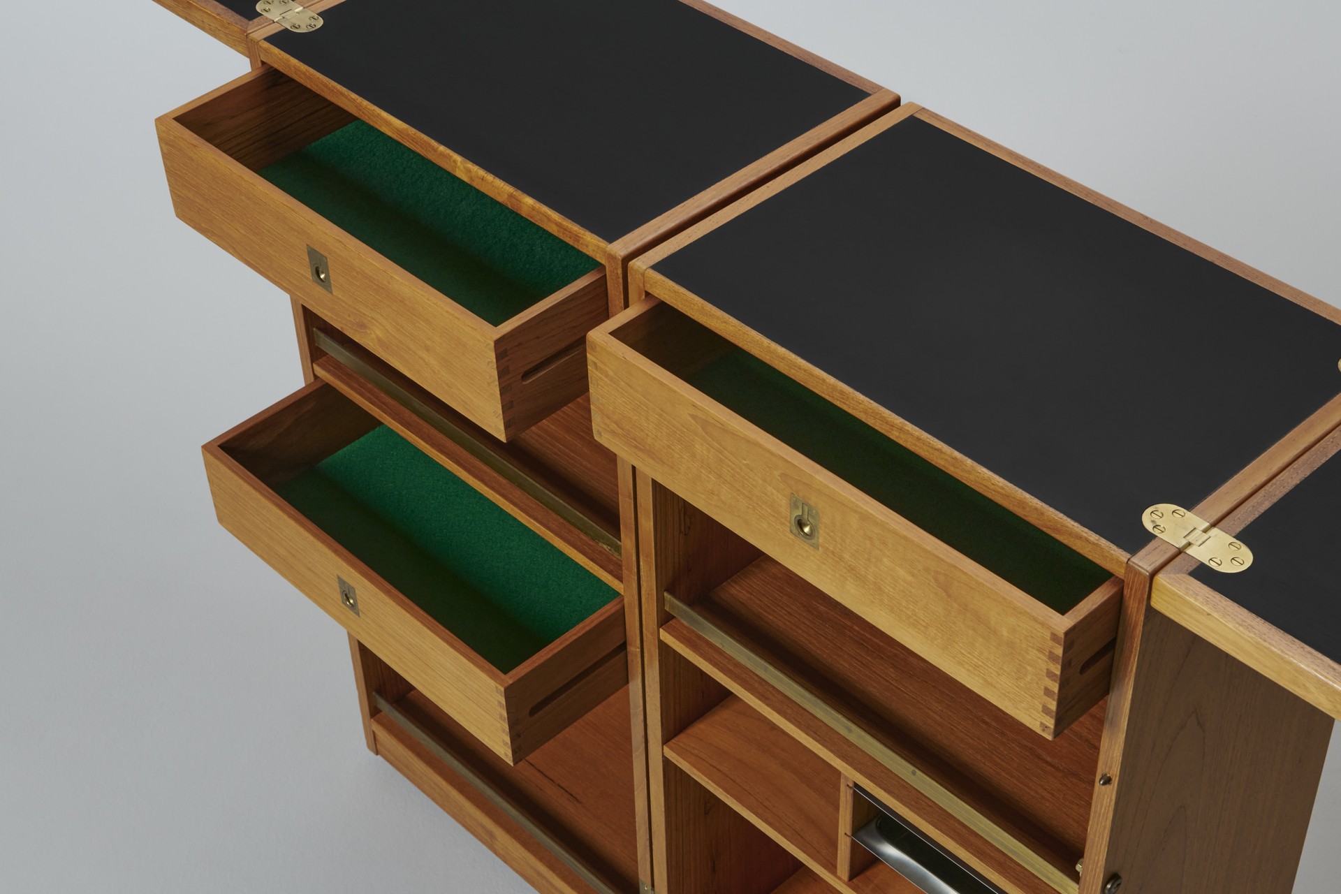 Folding 'Captain's' Bar image 7