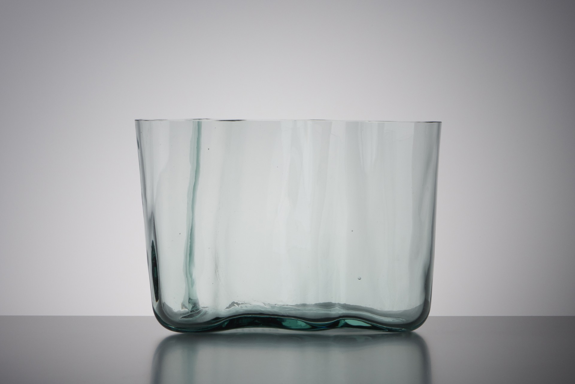 Early and Rare 'Savoy' Vase, Model no. 9750 image 3