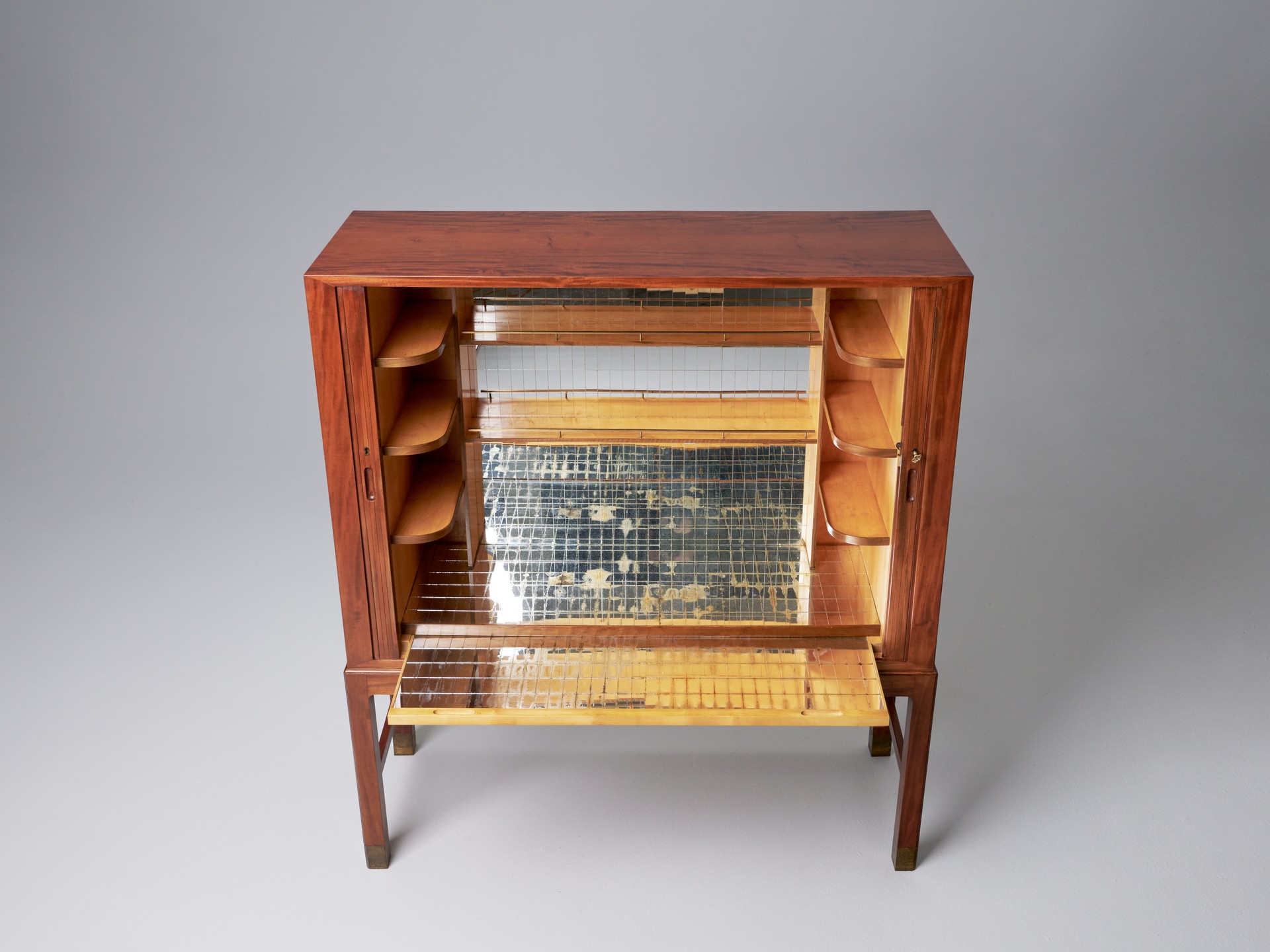 Cocktail Bar Cabinet image 6