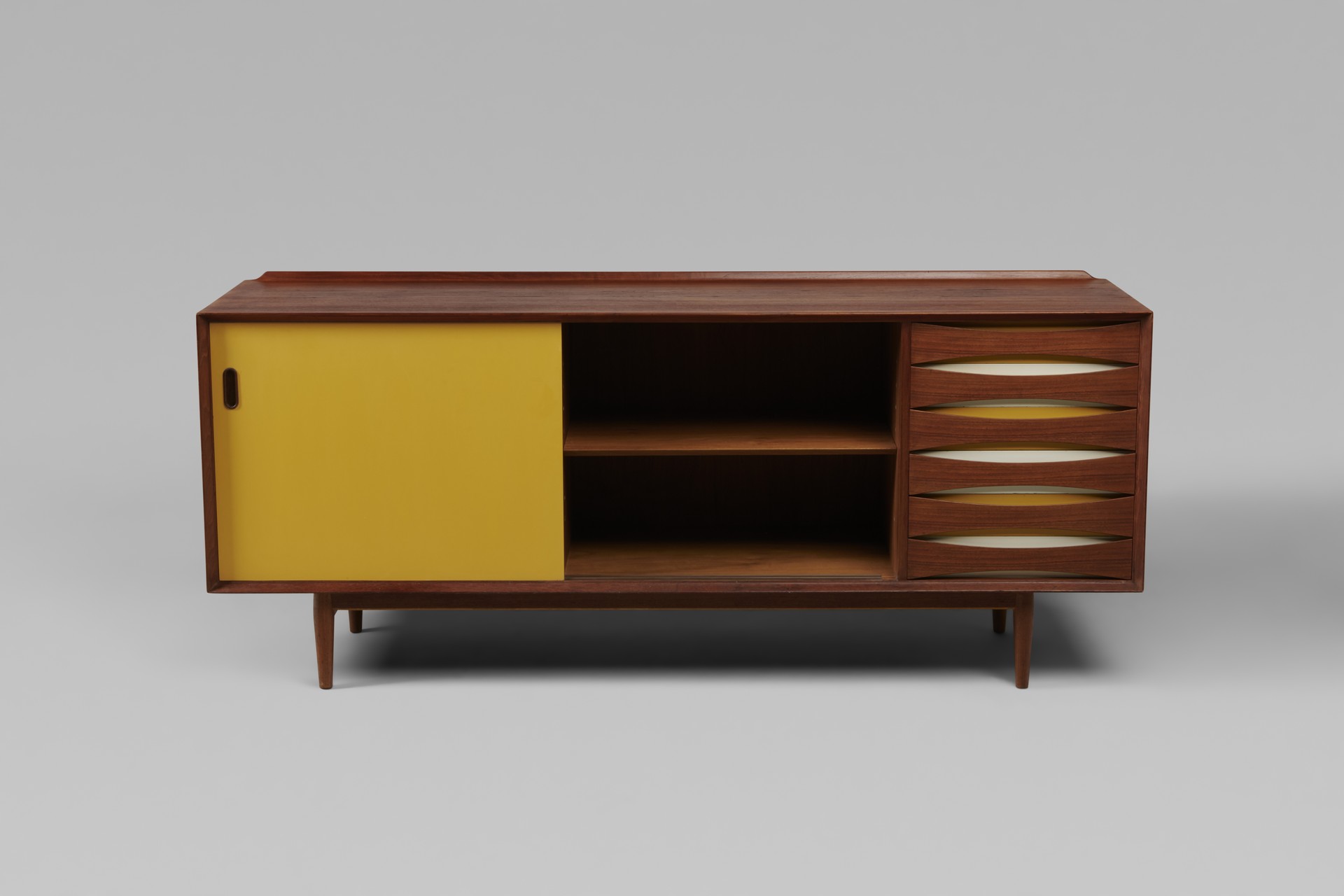 Sideboard image 5