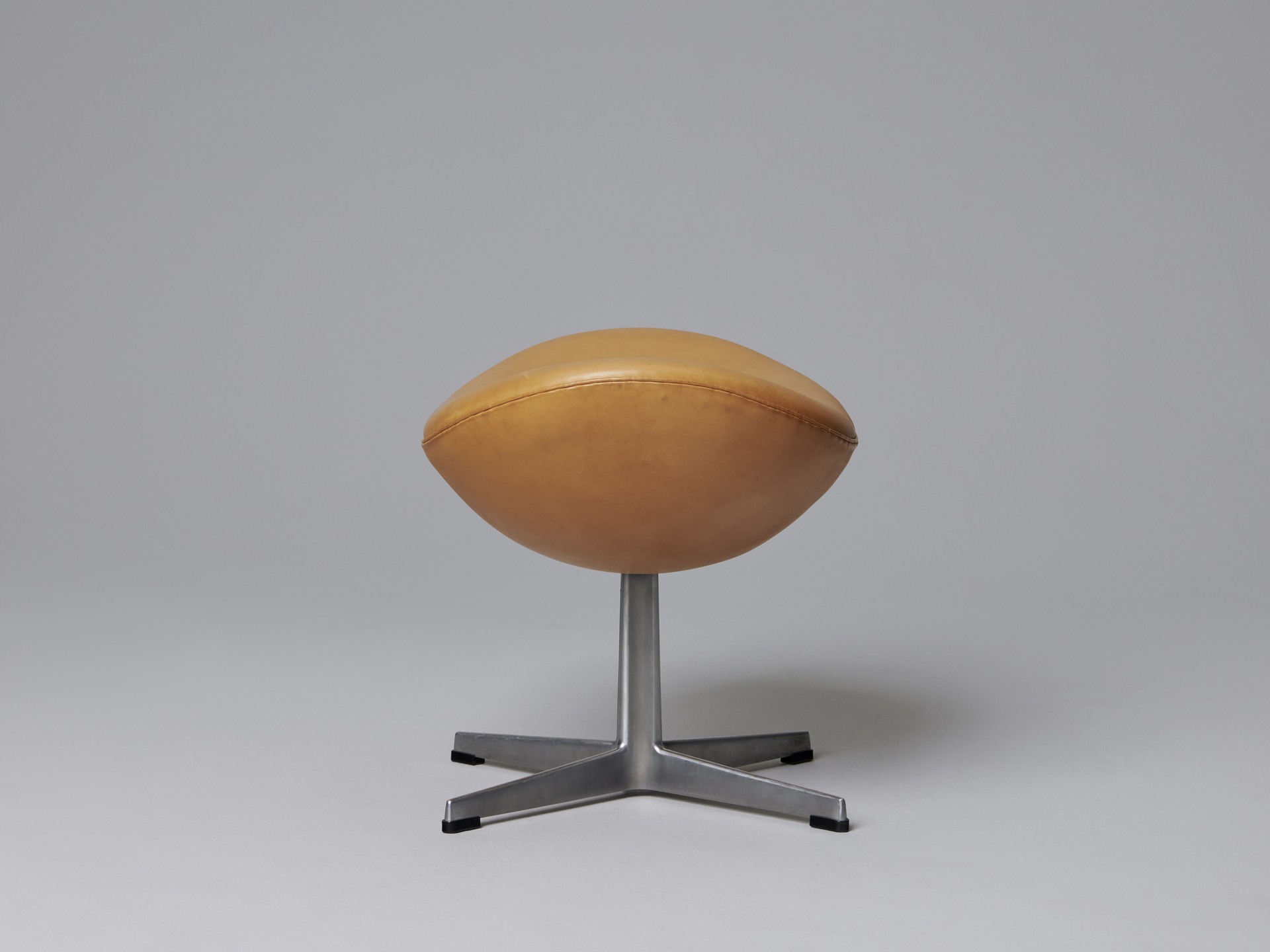 'Egg' Stool image 3