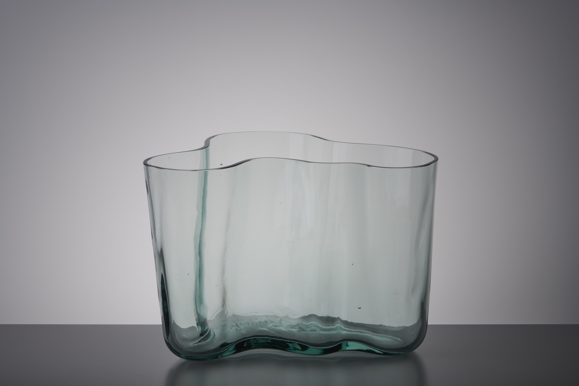 Early and Rare 'Savoy' Vase, Model no. 9750 image 2
