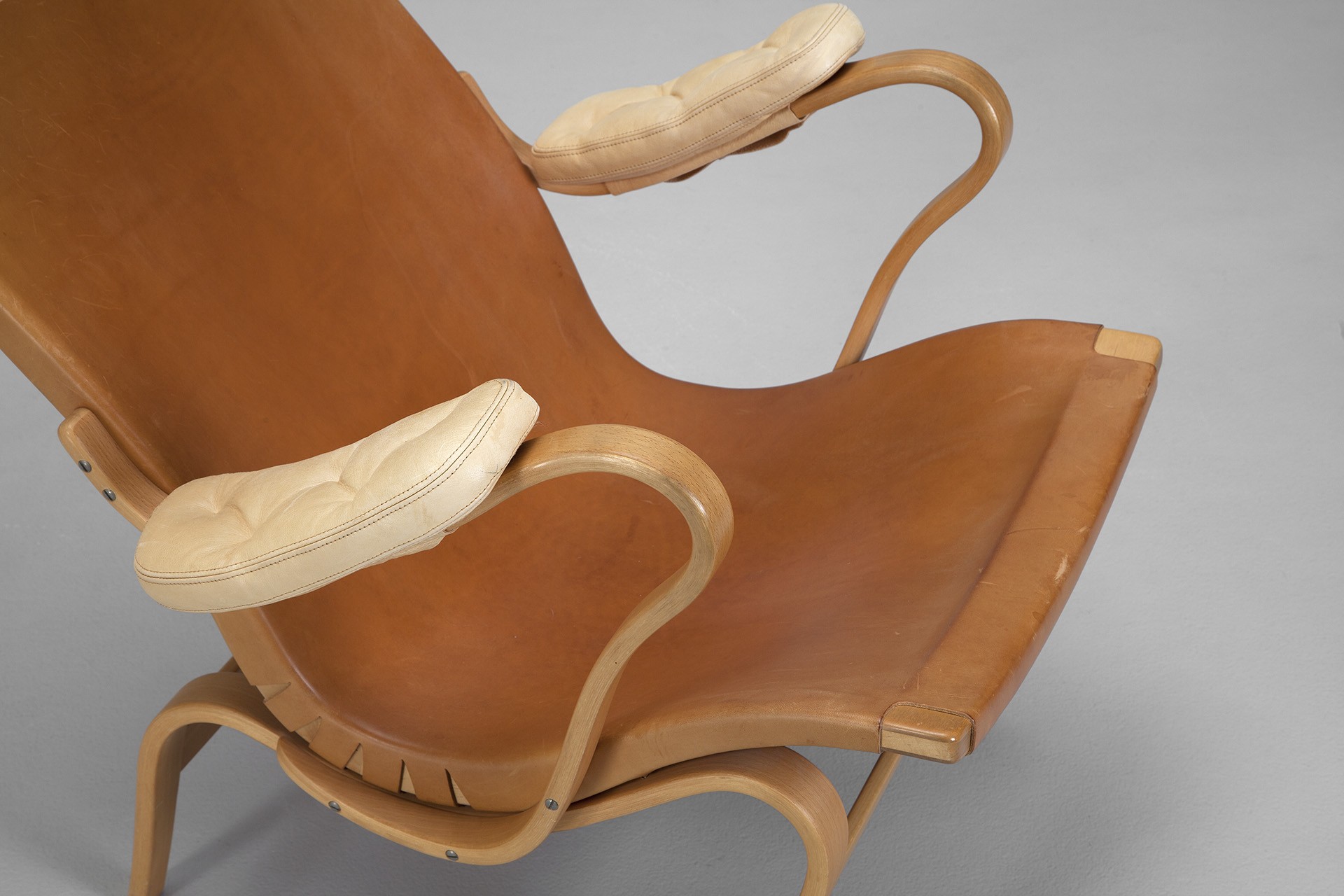 'Pernilla' Lounge Chair And Ottoman image 5