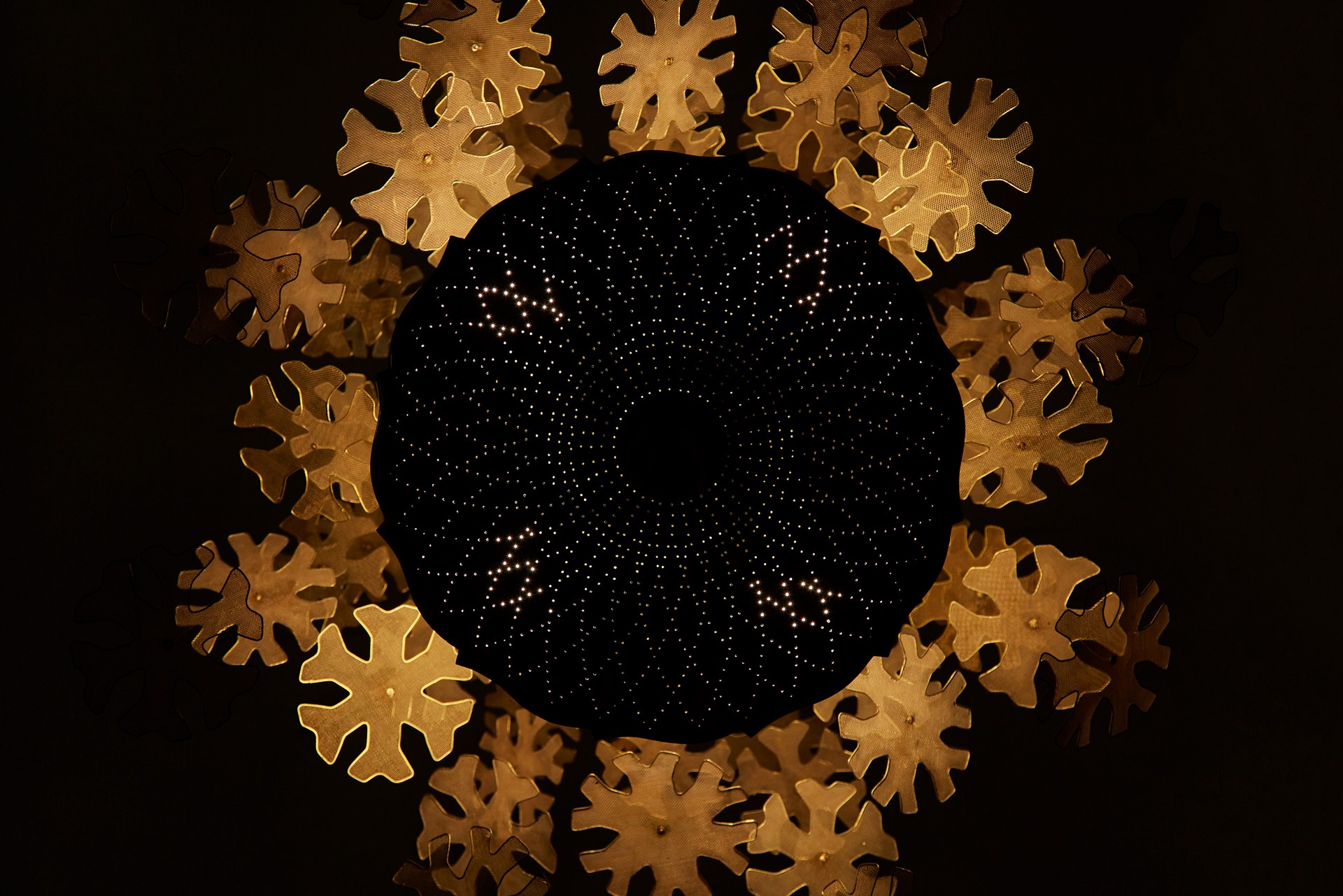 Large 'Snowflake No. 1' Chandelier, Model no. 9014, from the 'Fantasia' Series image 5