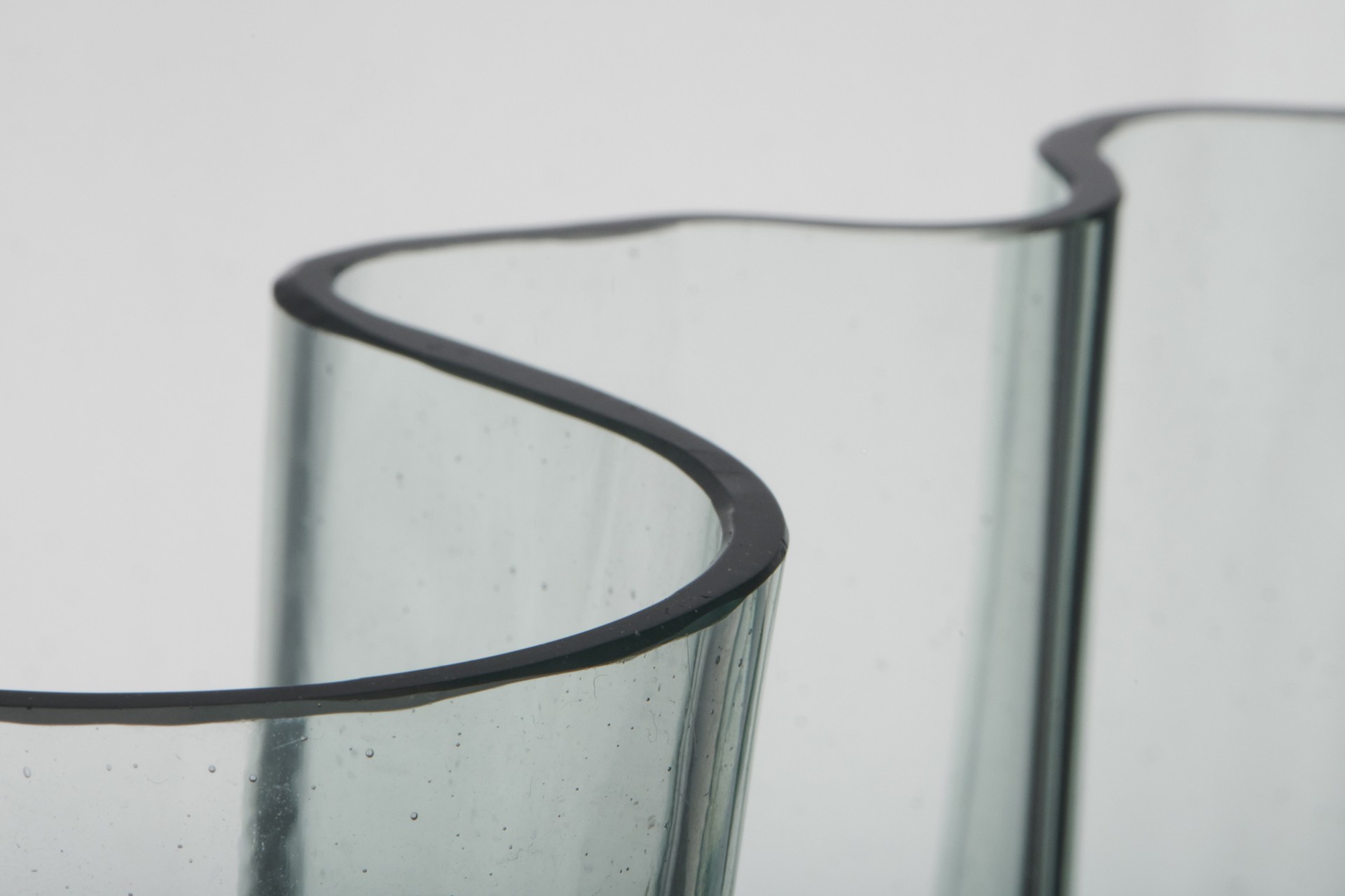 Early 'Savoy' Vase, Model no. 9750 image 5