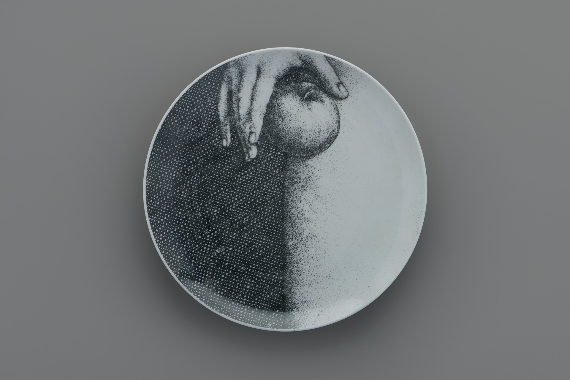 Set of 'Eva' Plates image 4
