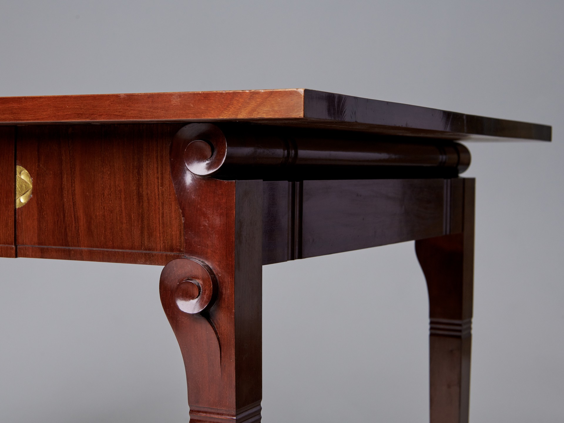 Desk image 8