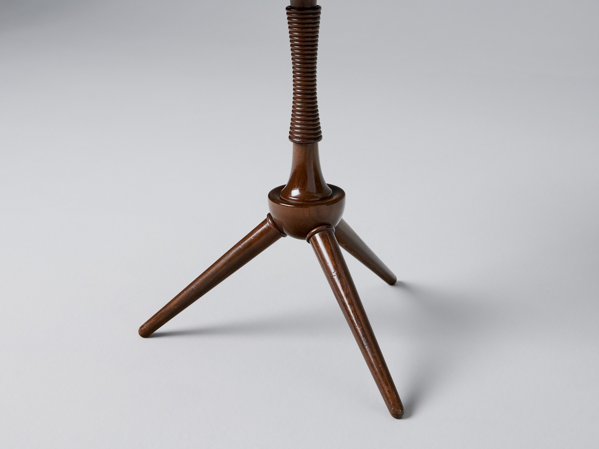 Side table image 4