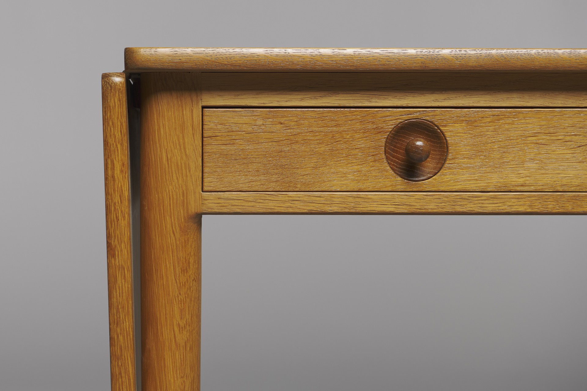 Desk, Model no. AT 305 image 3