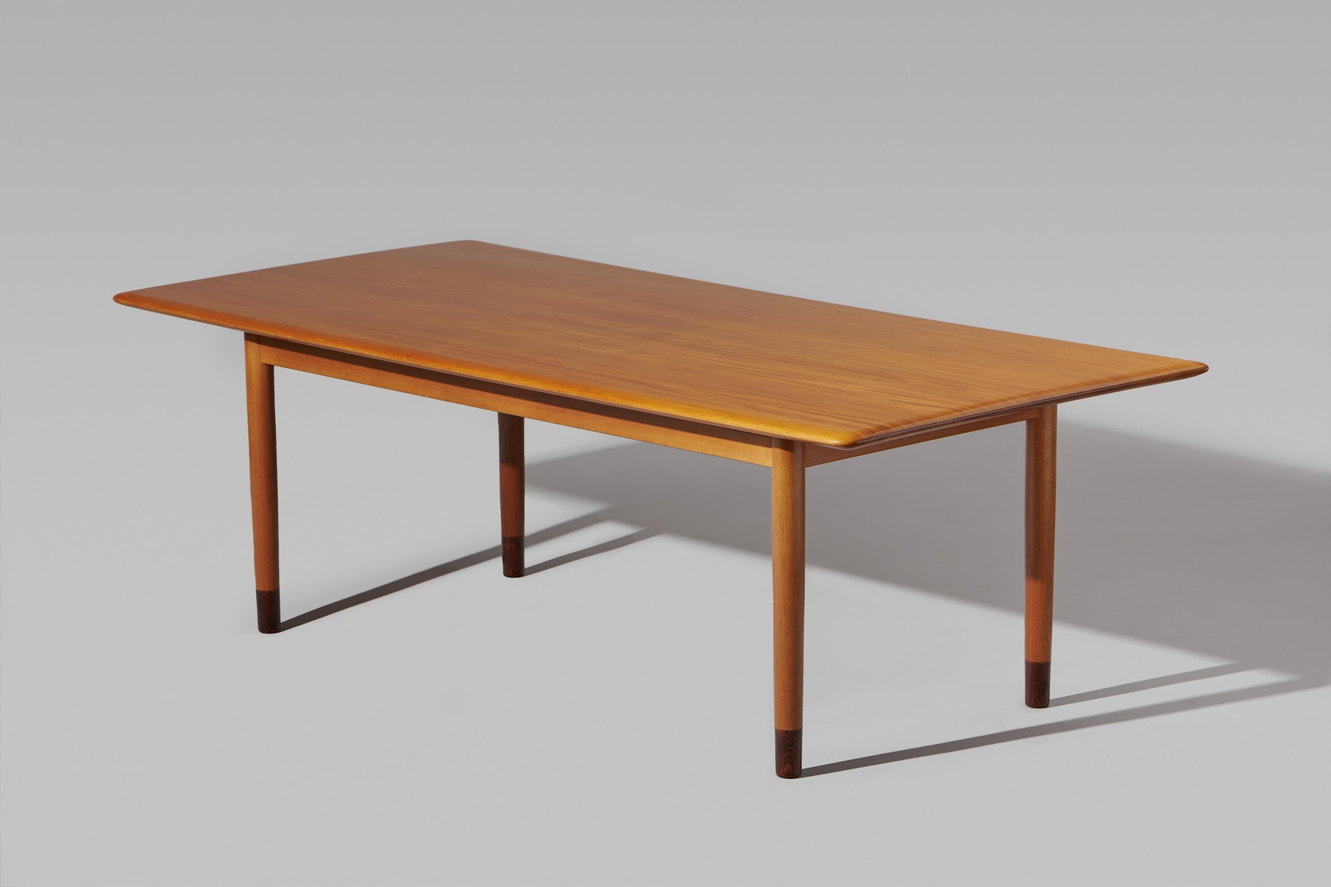 Desk / Table image 2