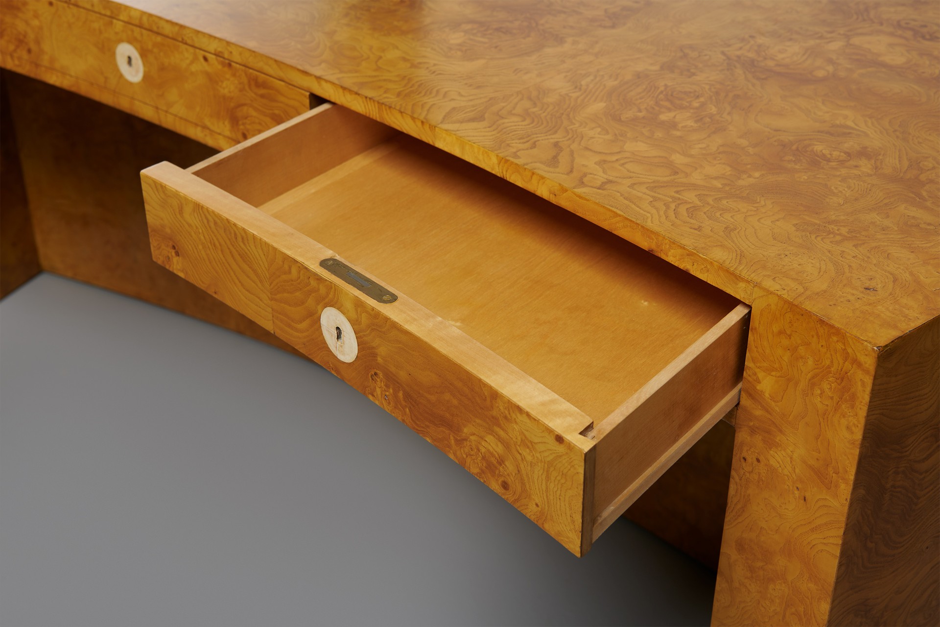 'Birka' desk image 5