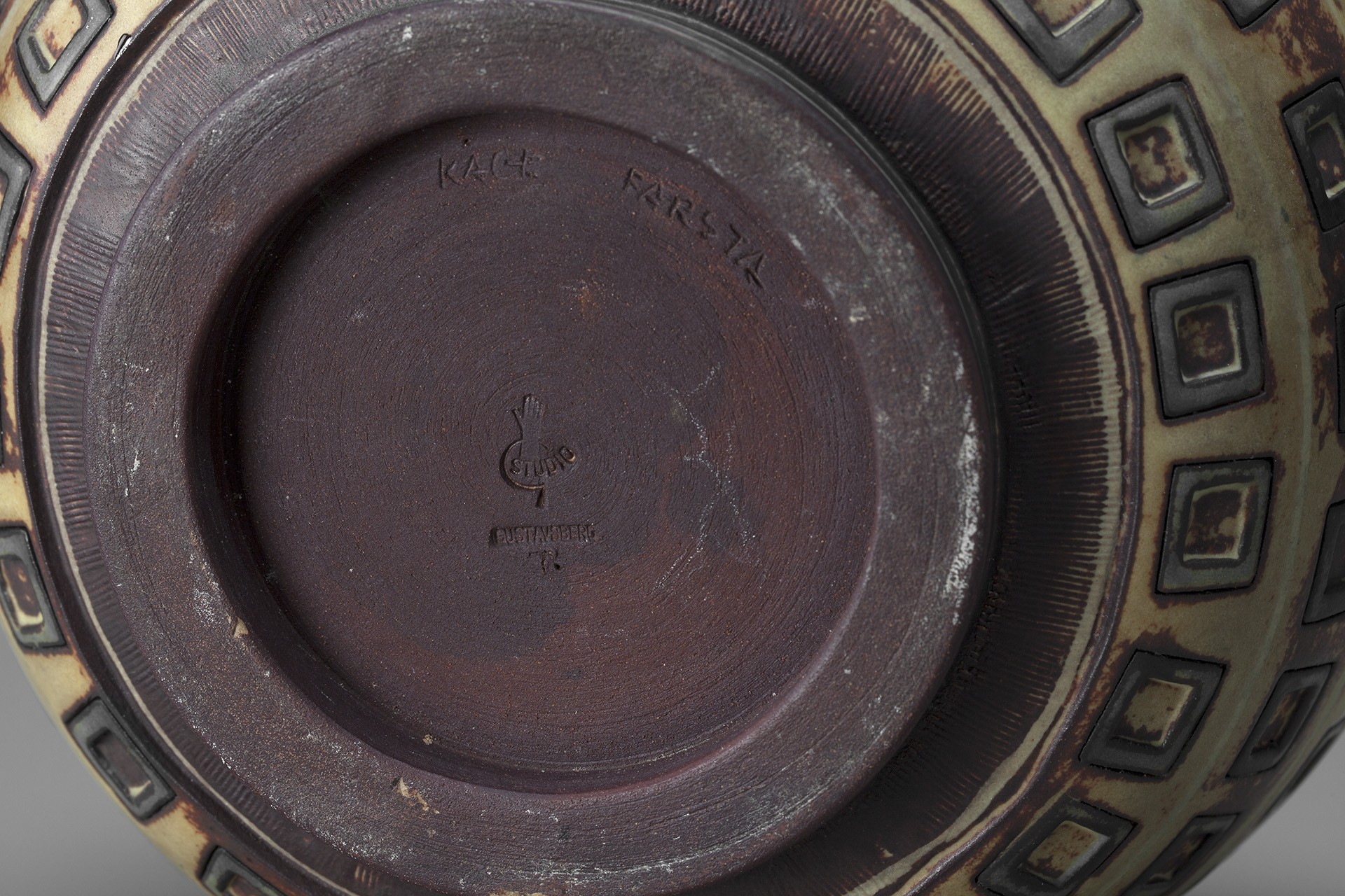 Farsta Urn image 4