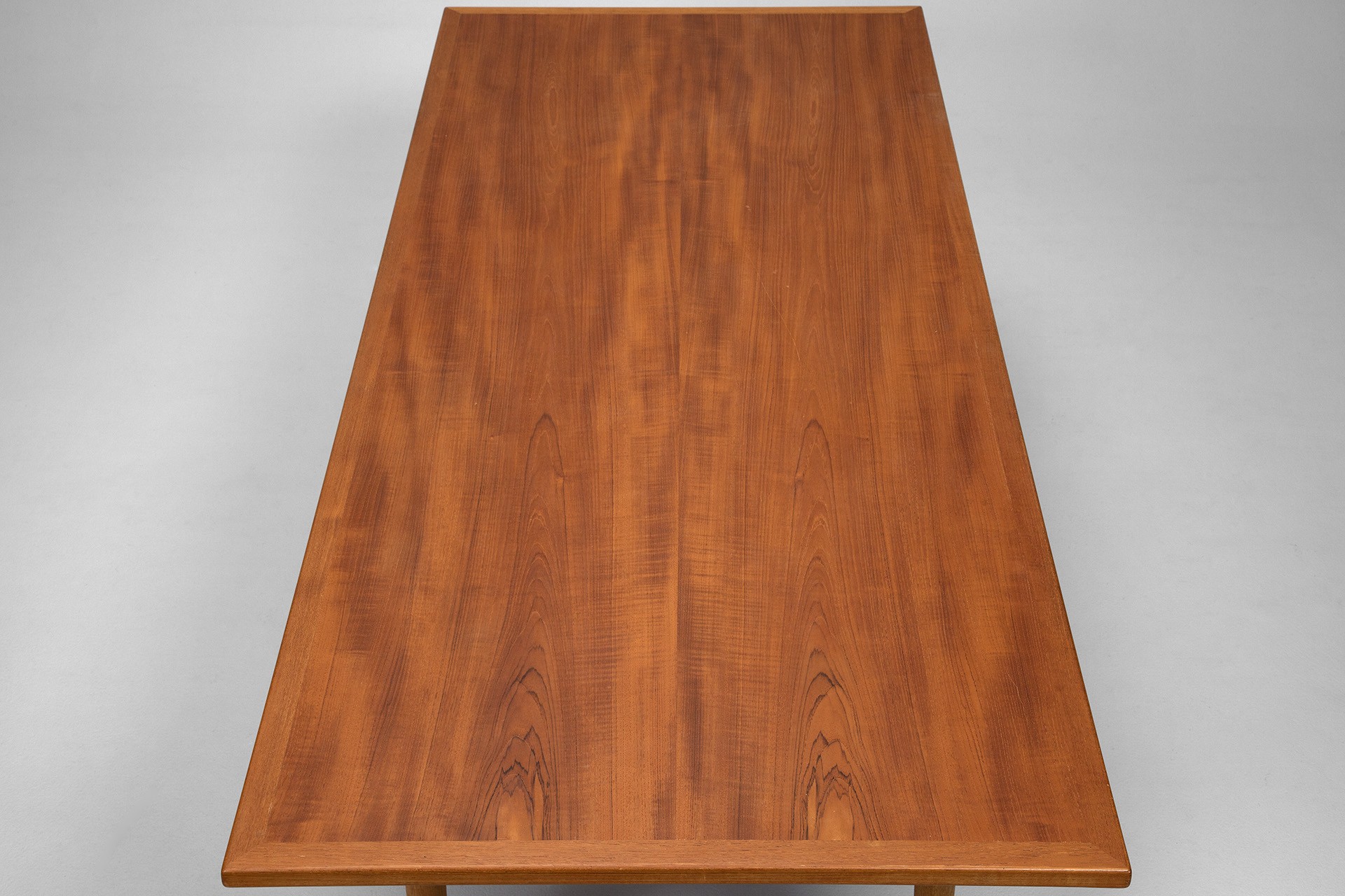 Dining Table image 3